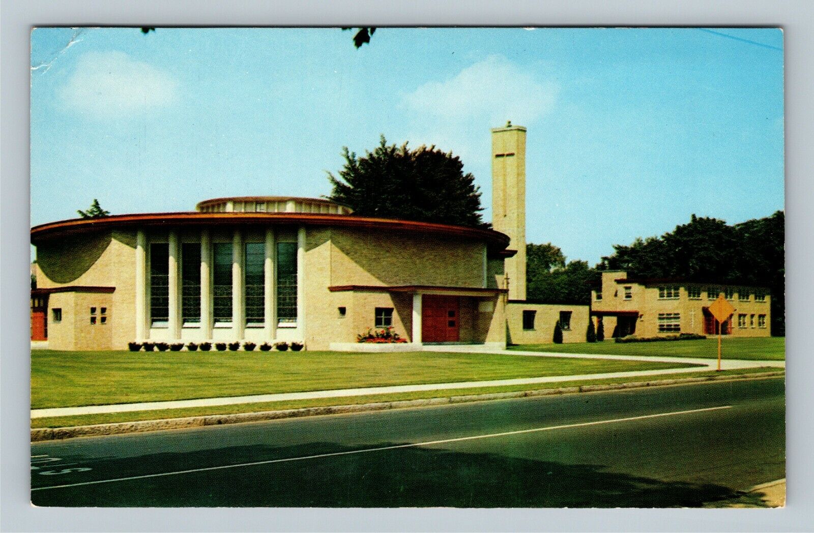 Holyoke MA, Church The Blessed Sacraments, Massachusetts Vintage Postcard