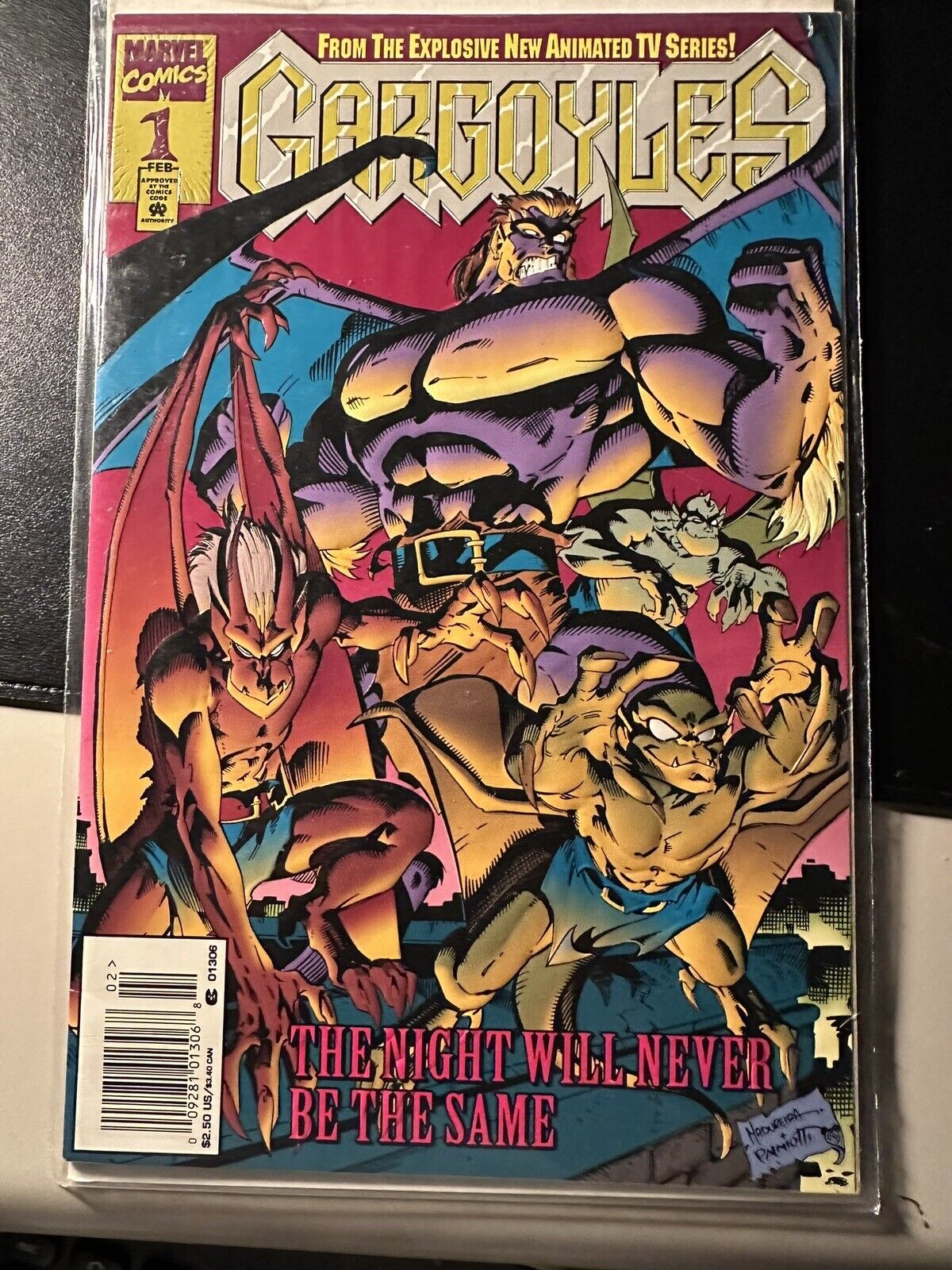 GARGOYLES #1 First App (Newsstand Embossed Cover) NM- Shape Marvel Comics 1995