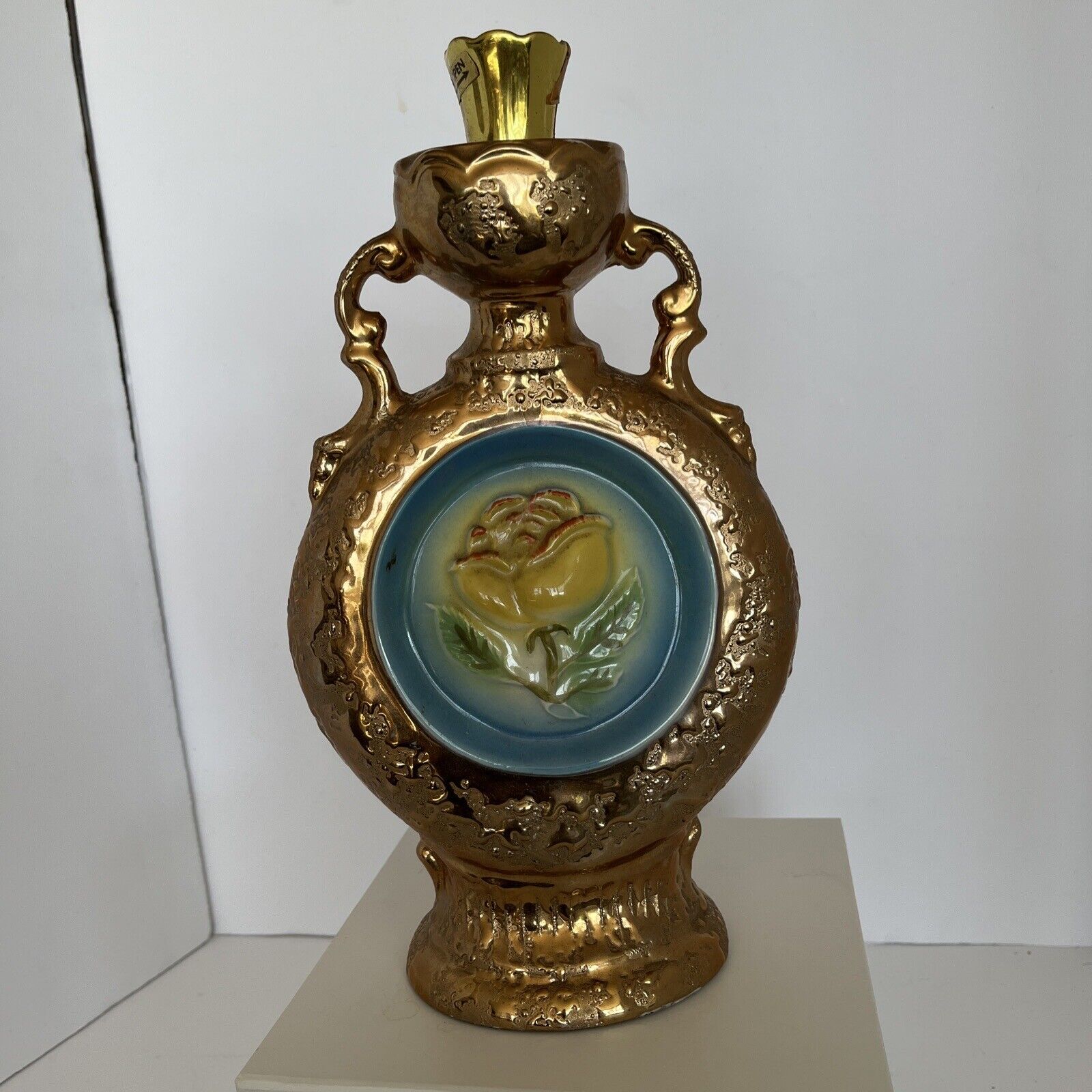Jim Bean Regal China Gold w/Yellow Rose Decanter Excellent Condition 11.5\