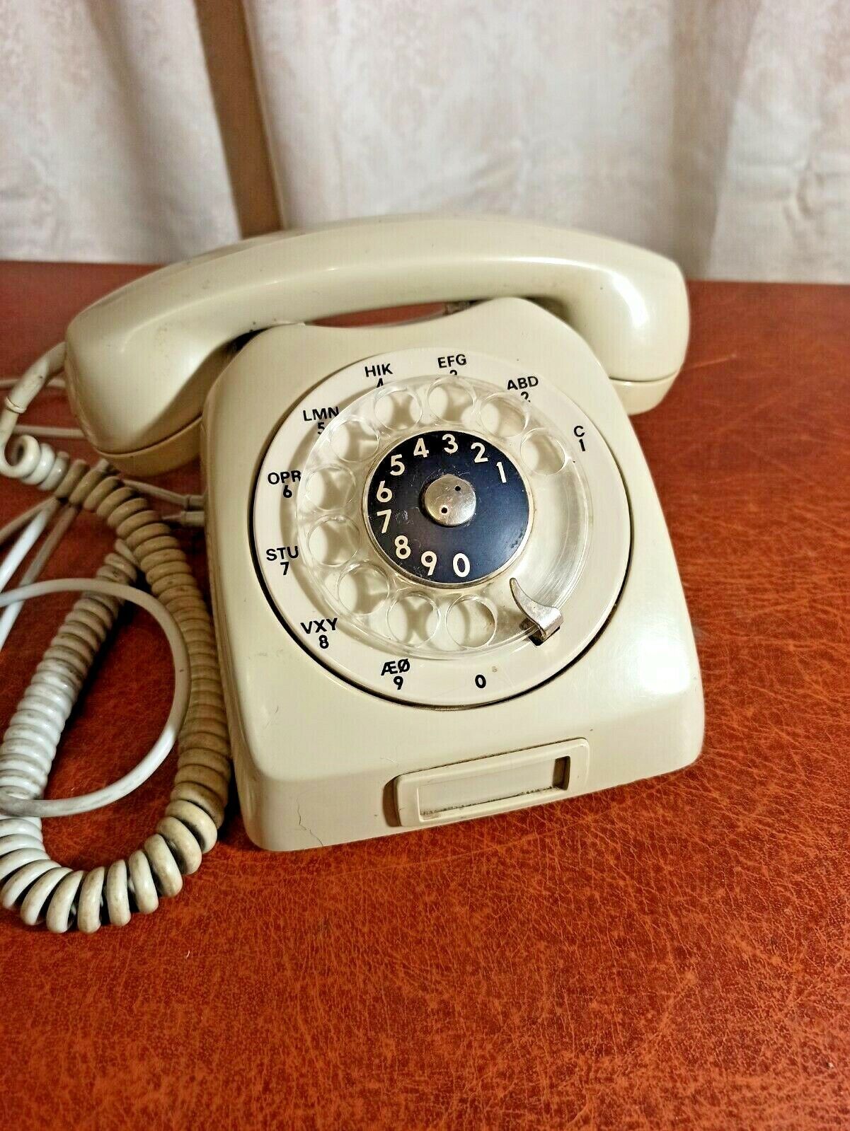 Vintage rotary telephone KIRK f68 . Original. 1974 SN