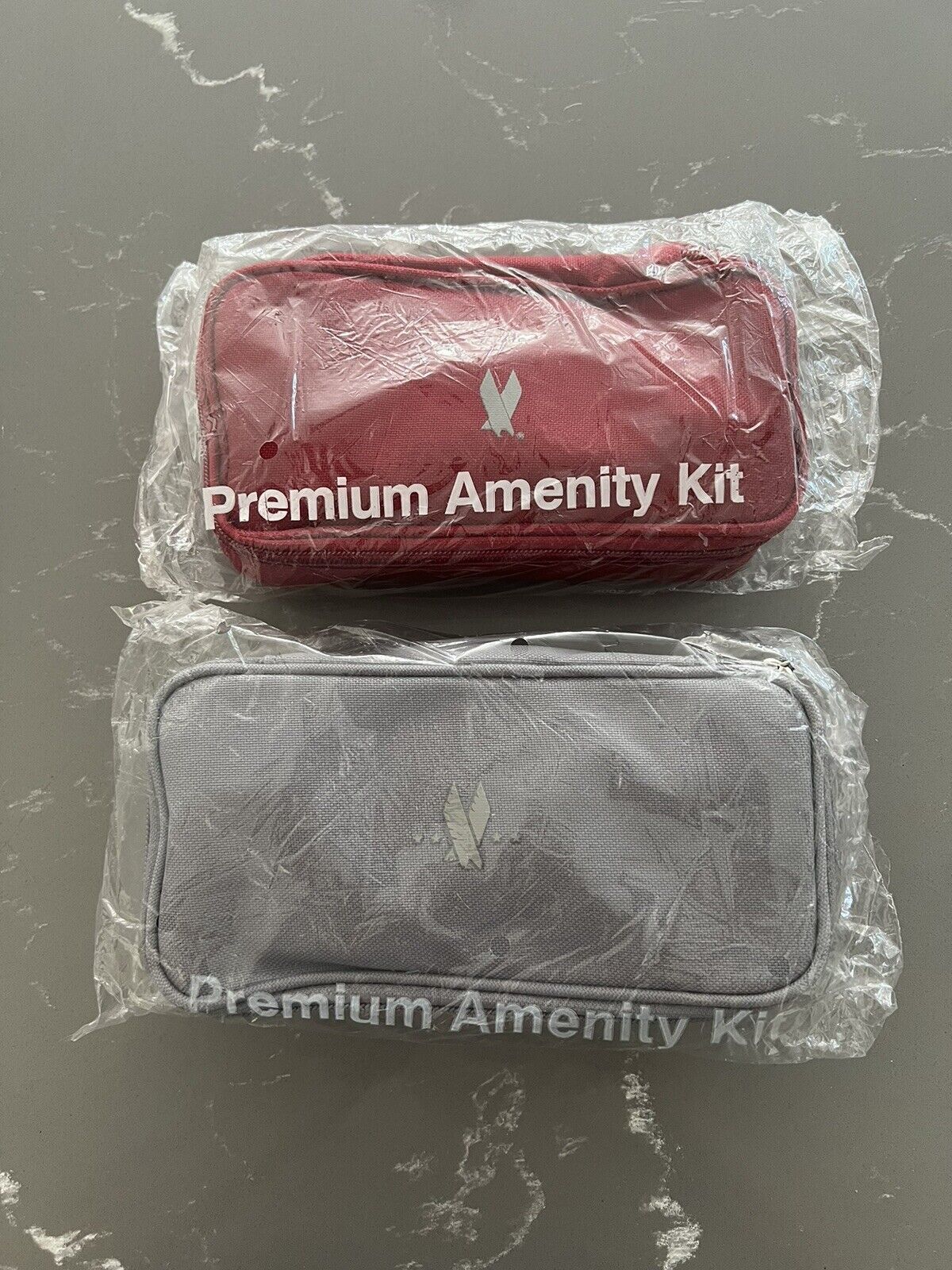 2x AMERICAN AIRLINES Fist Class Amenity Kits *** Sealed ****