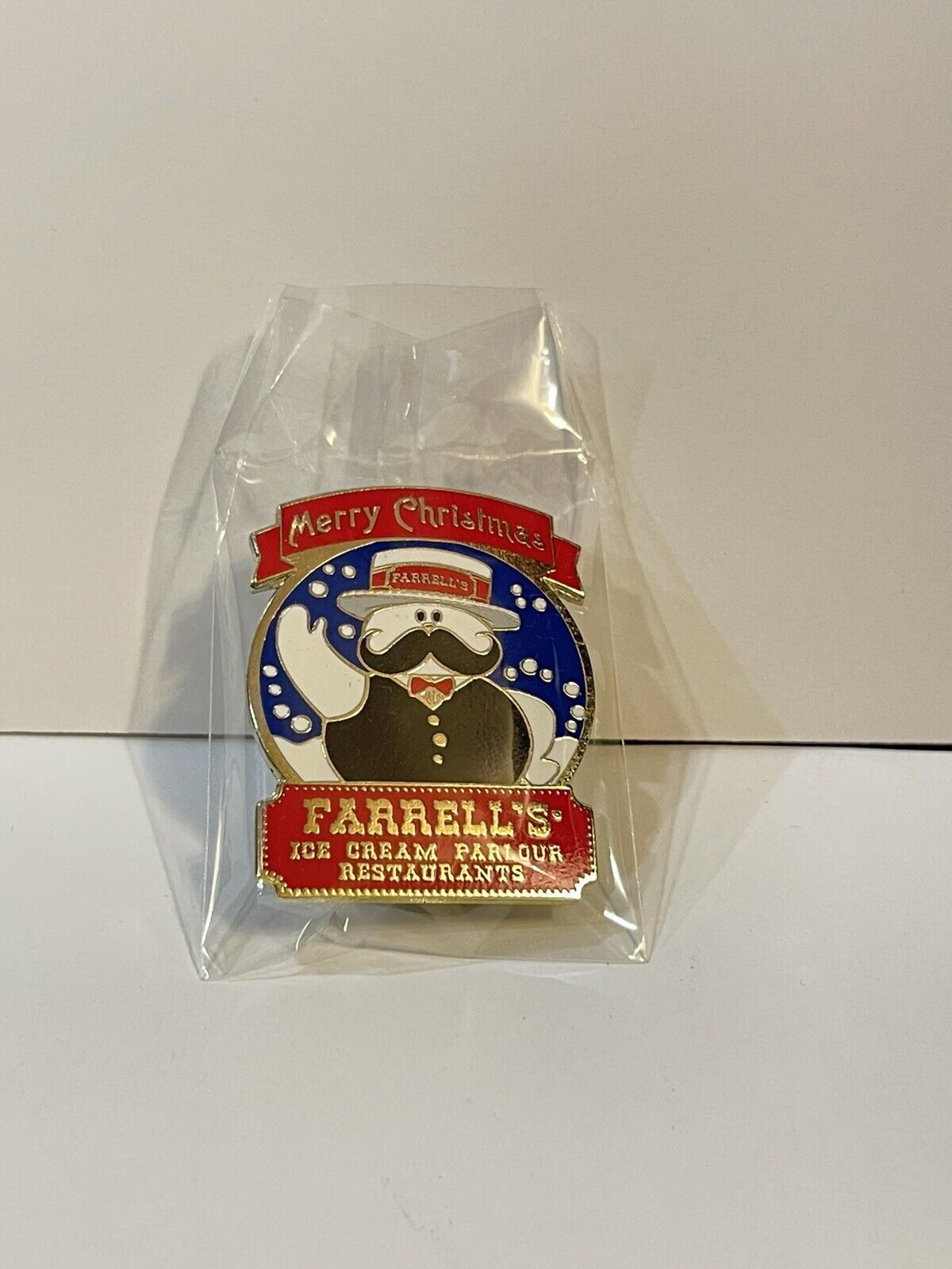 VINTAGE FARRELL'S ICE CREAM PARLOUR FROSTY THE SNOWMAN MERRY CHRISTMAS LAPEL PIN