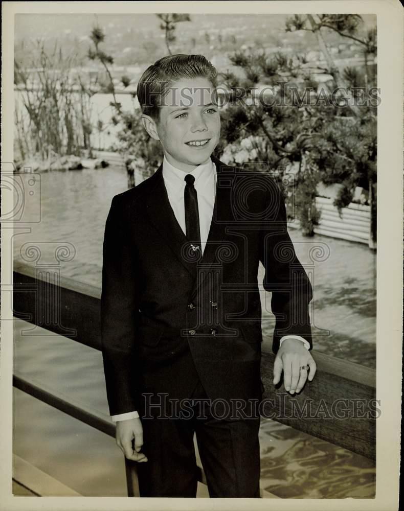 1963 Press Photo Jon Provost, actor, at Japanese restaurant in Los Angeles.
