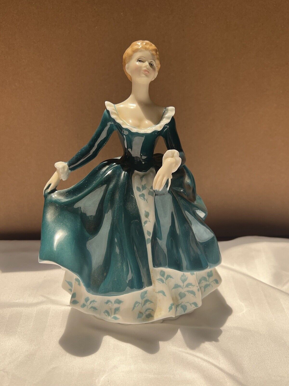royal doulton “Janine” Porcelain figurine Pretty Ladies collection