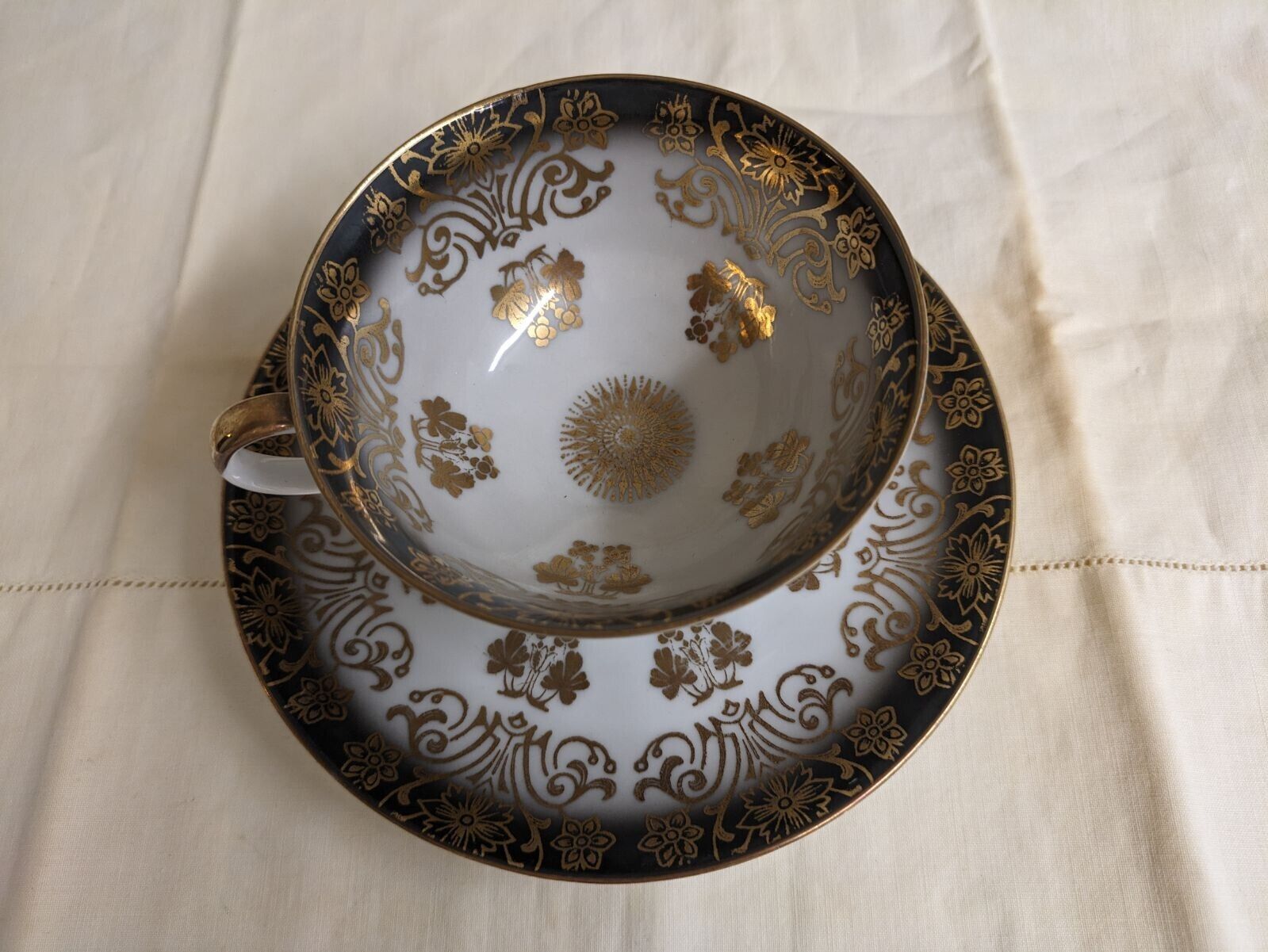 Vtg. Handel Bavaria porcelain teacup/saucer.