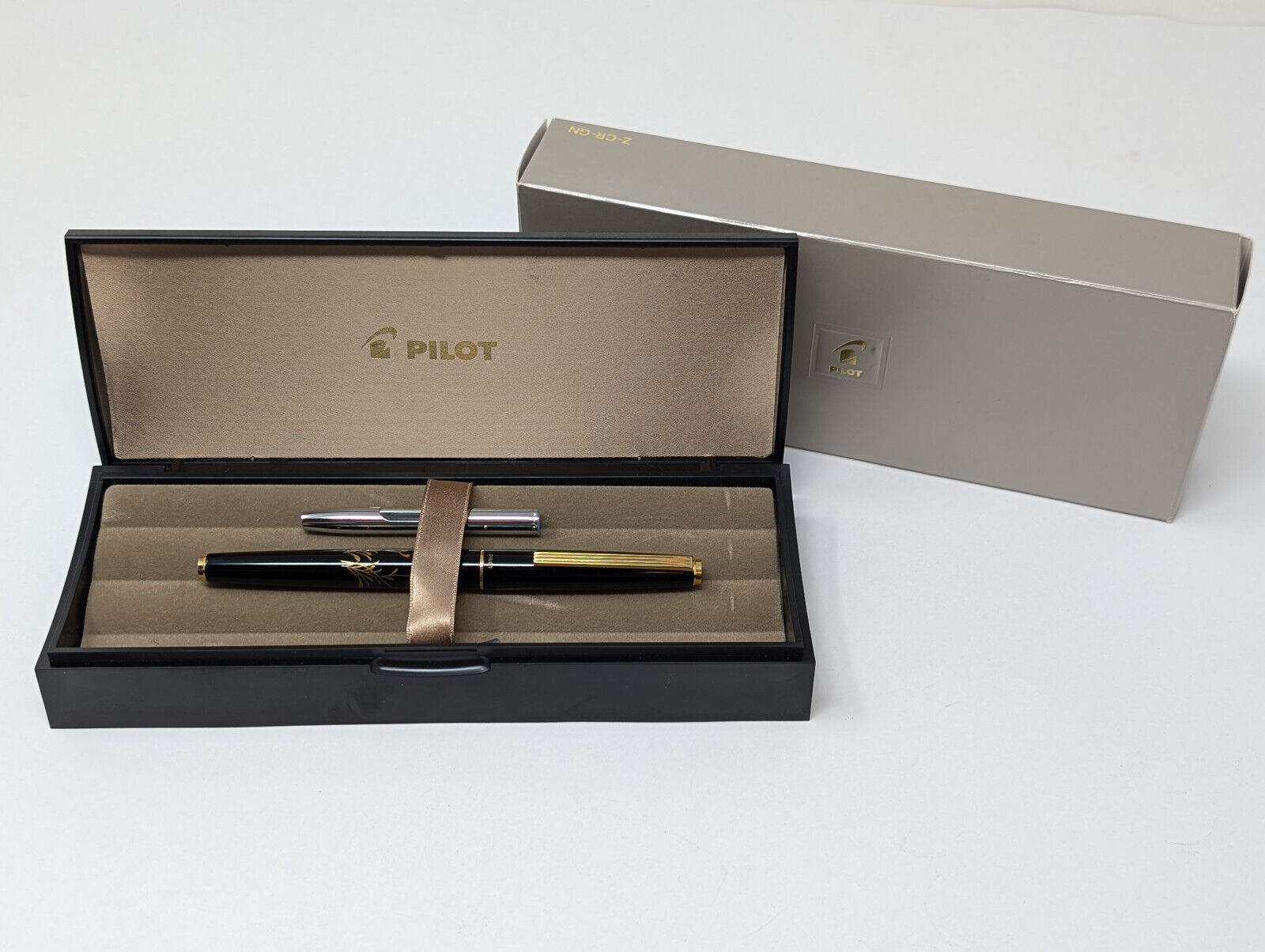 Pilot Deluxe Hira Maki-e Floral Fountain Pen 14K Gold, F Nib W/ Box