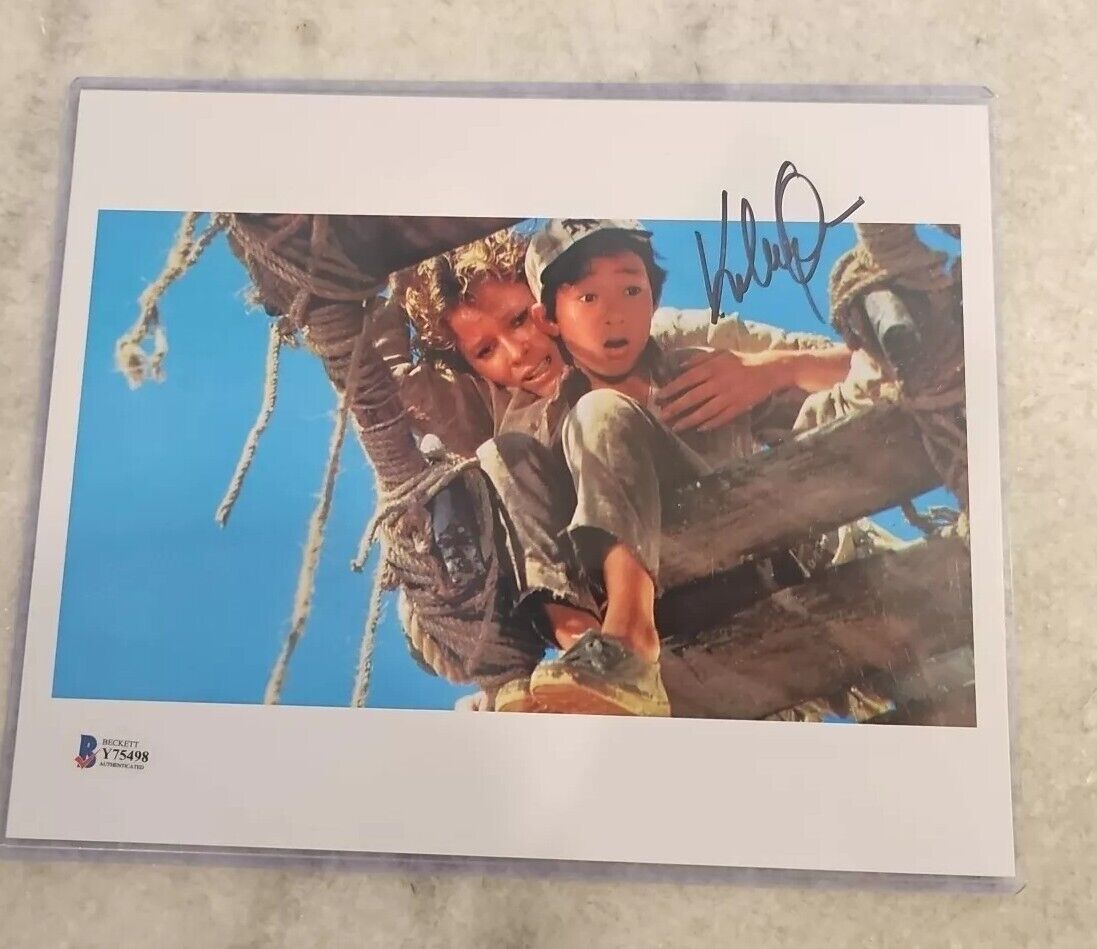 Ke Huy Jonathan Ke Quan Signed 8 x 10 Color Photo Indiana Jones Pose BECKETT 