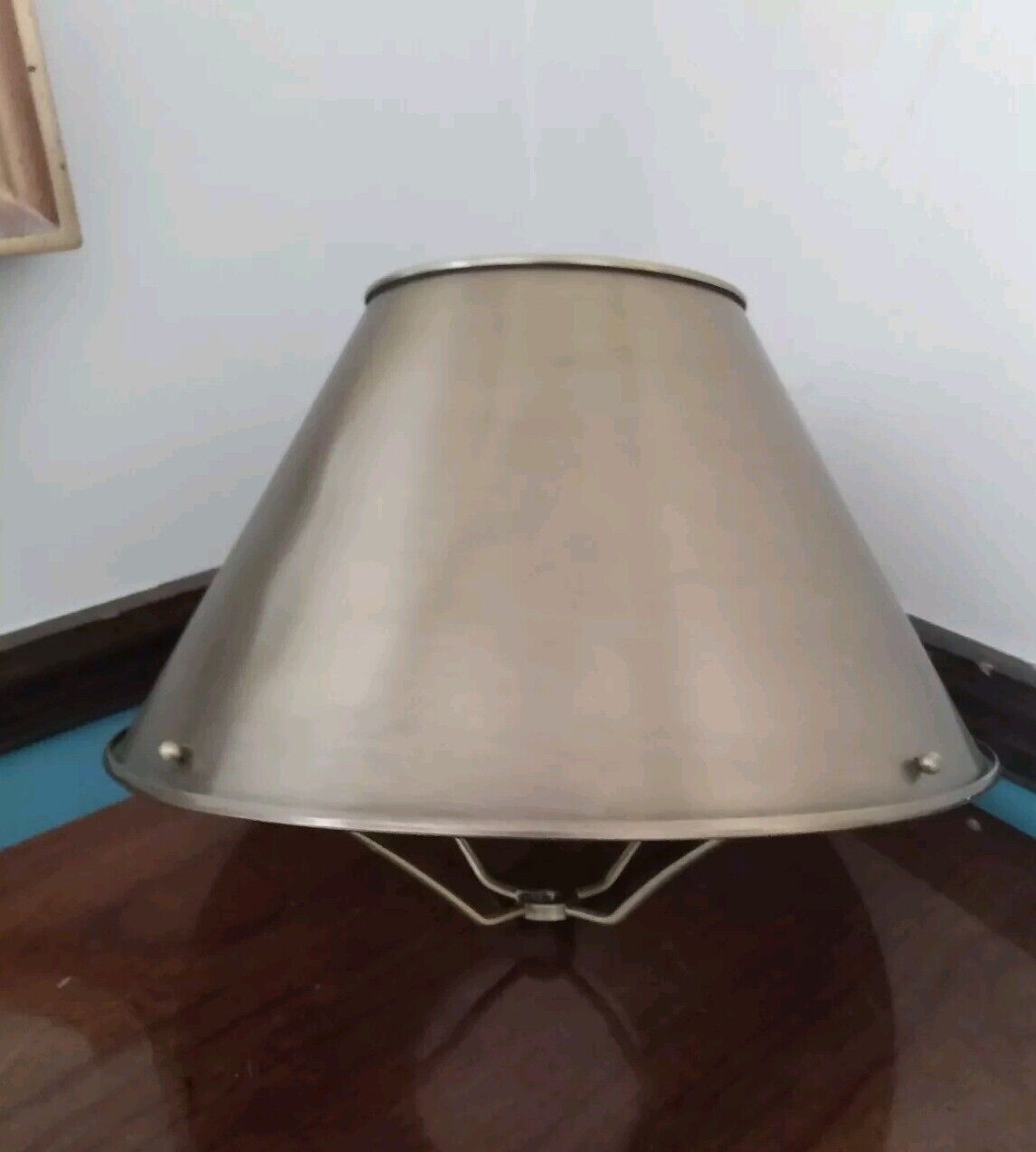 Vintage Mid Century MCM Gold Metal Brass  Tole Toleware Table Desk Lamp Shade 