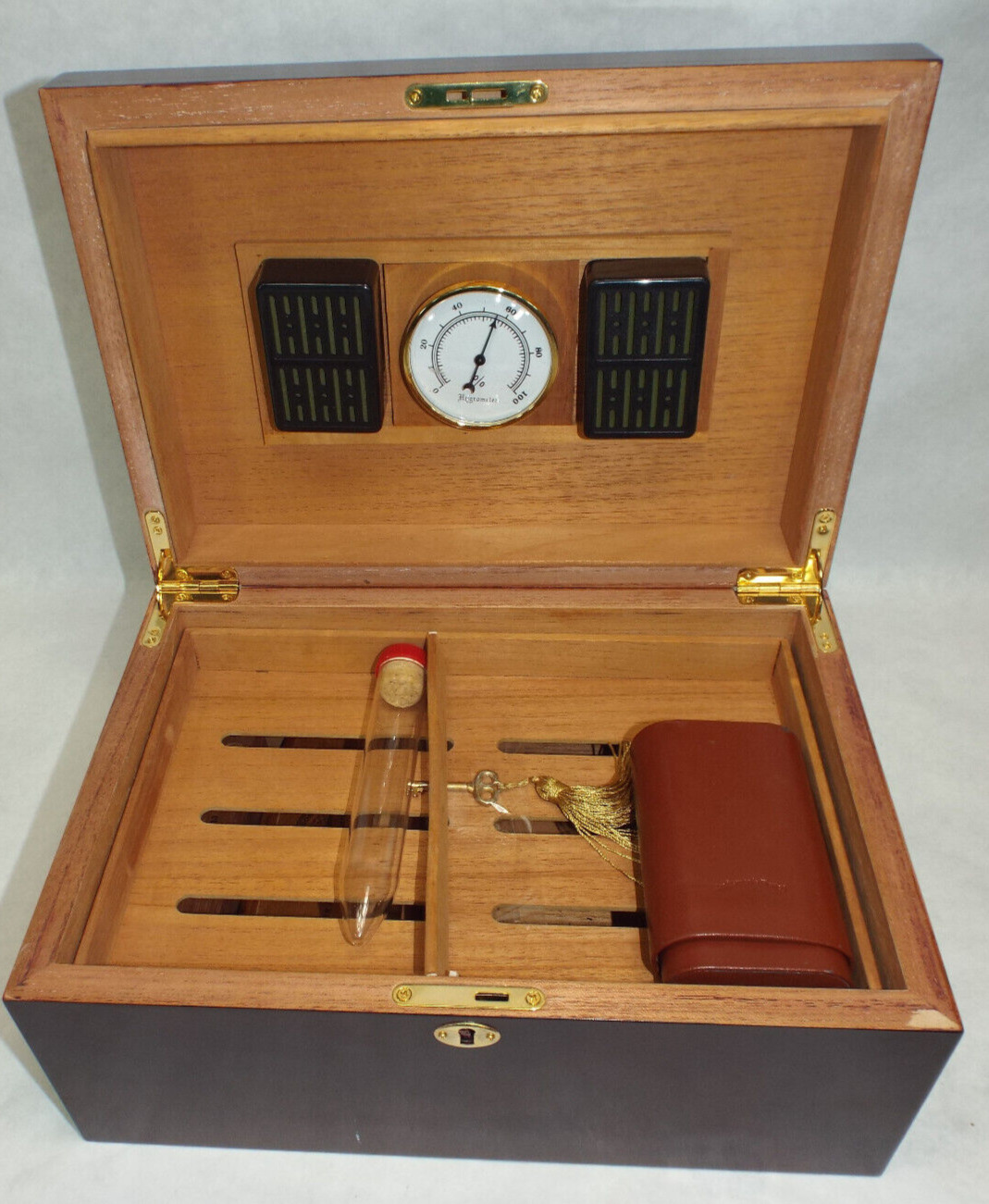 Cigar Box Humidifier w/ Hygrometer & Cedar Wood Case Humidor Cherry Extra Cases