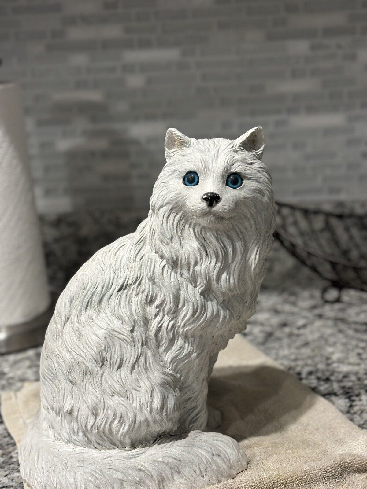 Vintage White Persian Cat 12 inch statue figurine Universal Statuary USA 1986