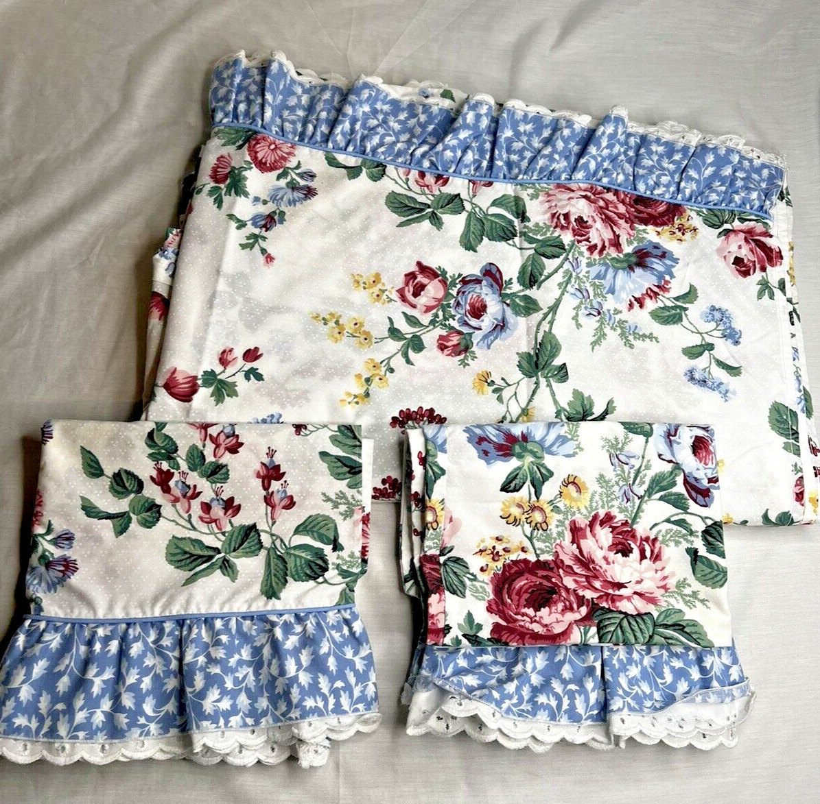 Vtg Westpoint Stevens Queen Ruffle Cottage Granny Flat Sheet & Pillow Cases