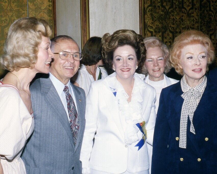 Greer Garson 8x10 Real Photo candid 1972 with ladies in Hollywood