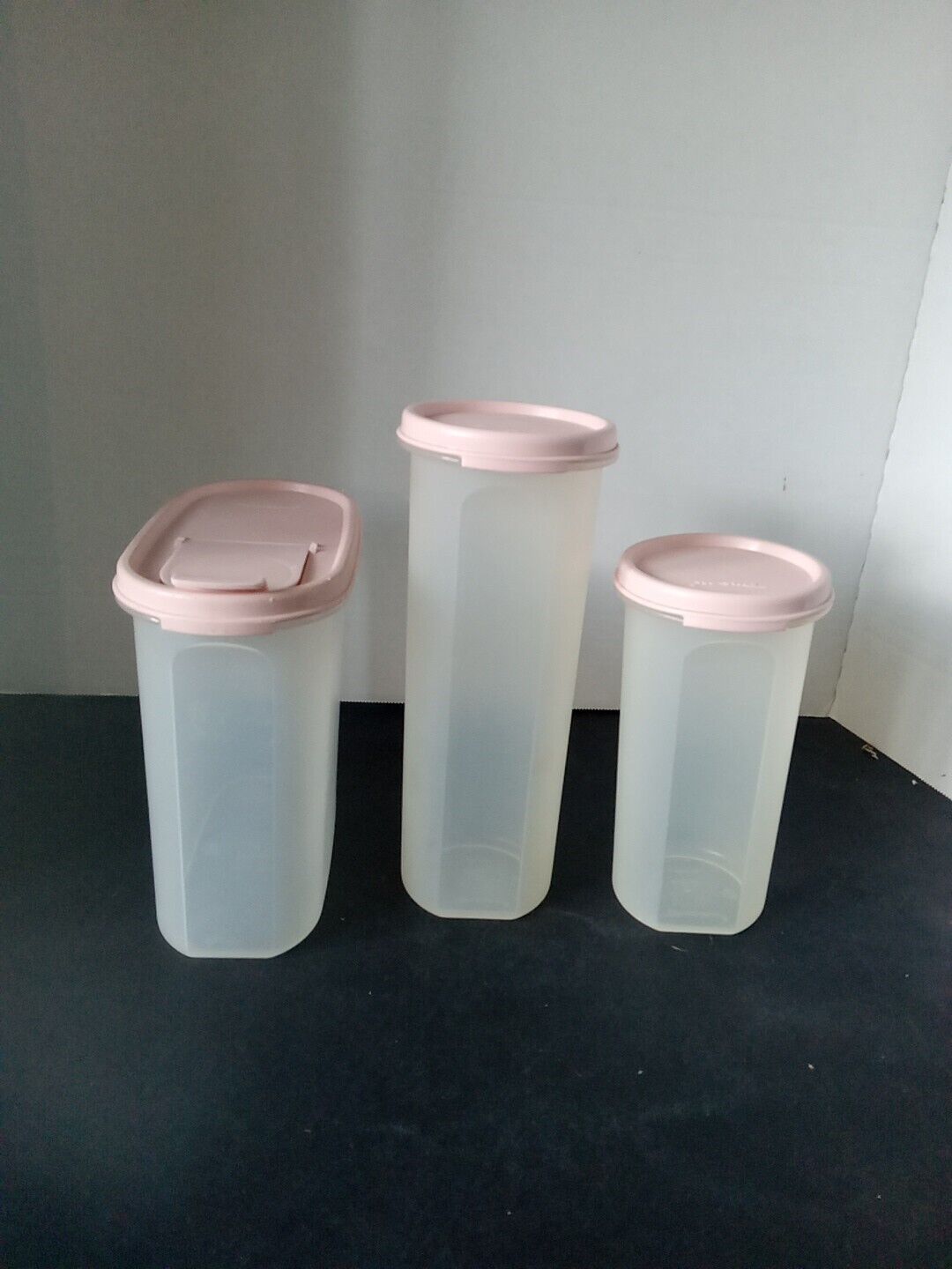 3 VINTAGE TUPPERWARE  PINK LID  STORAGE  CONTAINERS 2 Round And 1 Oval