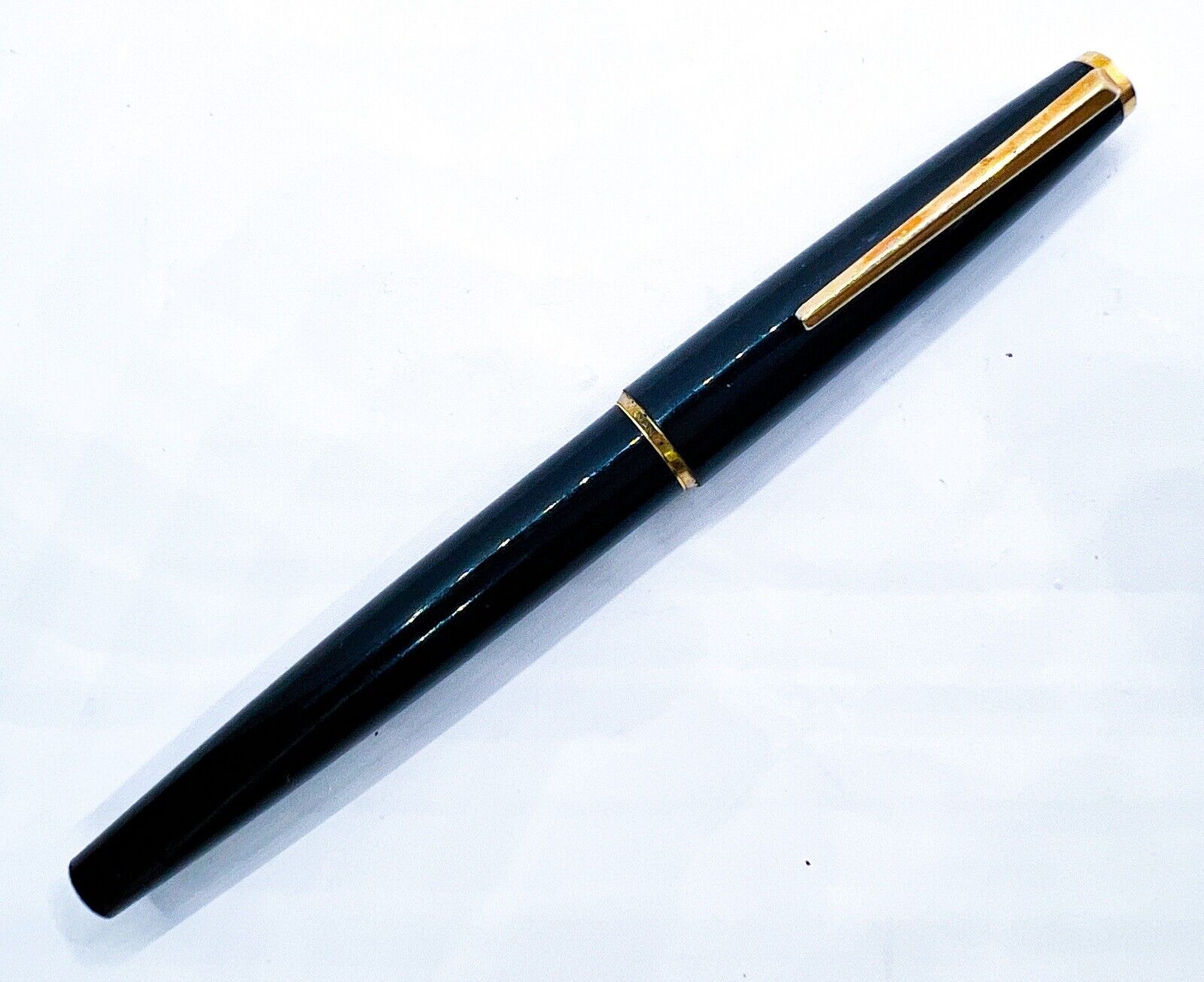 Montblanc Vintage Classic Black Resin fountain Pen 585 14k Gold Nib 