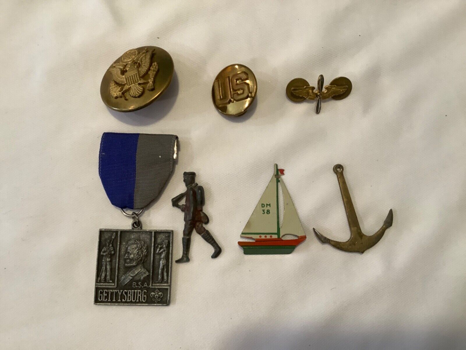VINTAGE COLLECTABLE Lot of US Military Pins & Nautical Items