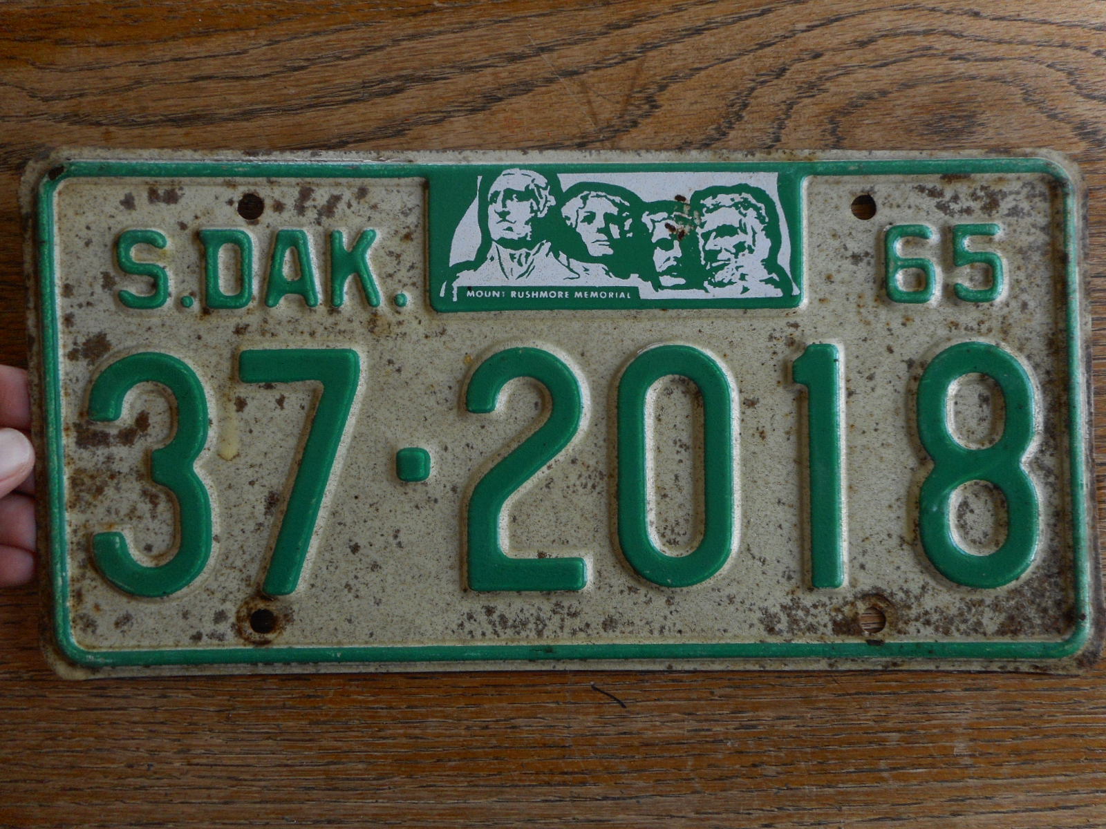 S.Dak South Dakota SD 1965 License Plate Vintage Rushmore State 37-2018
