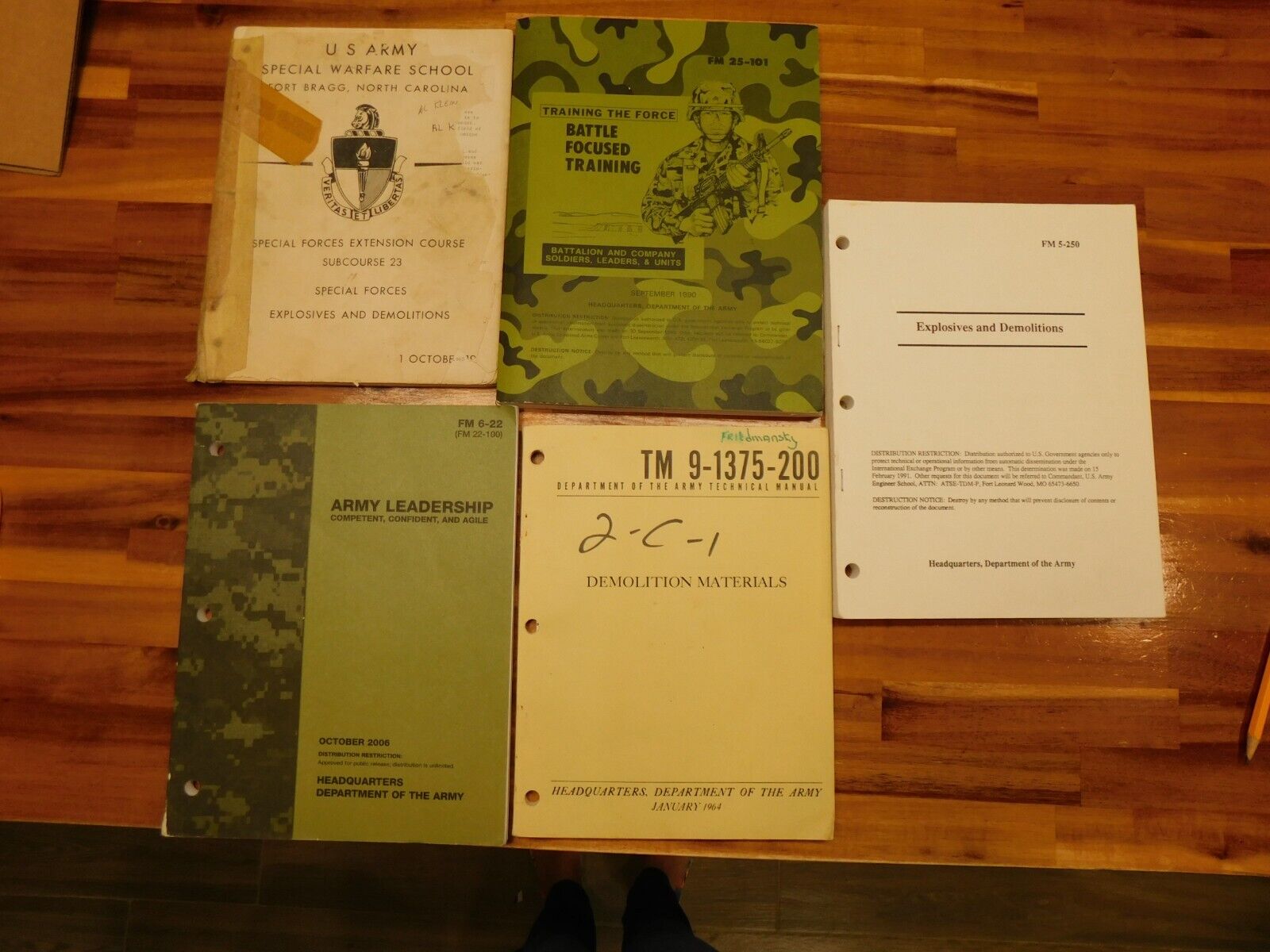US Army Military History Soldier Handbooks Field Manuals Lot