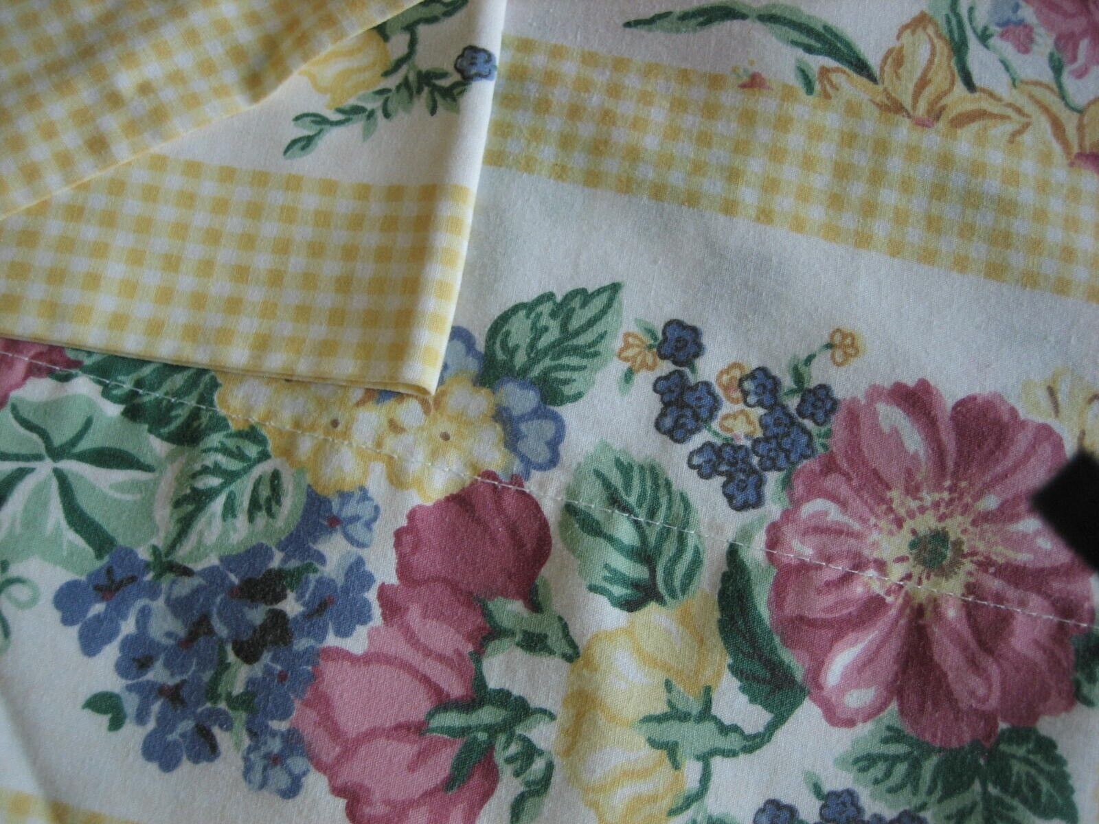 Westpoint Stevens Vintage Flat Sheet Pillowcases (2) Full Double Yellow Floral