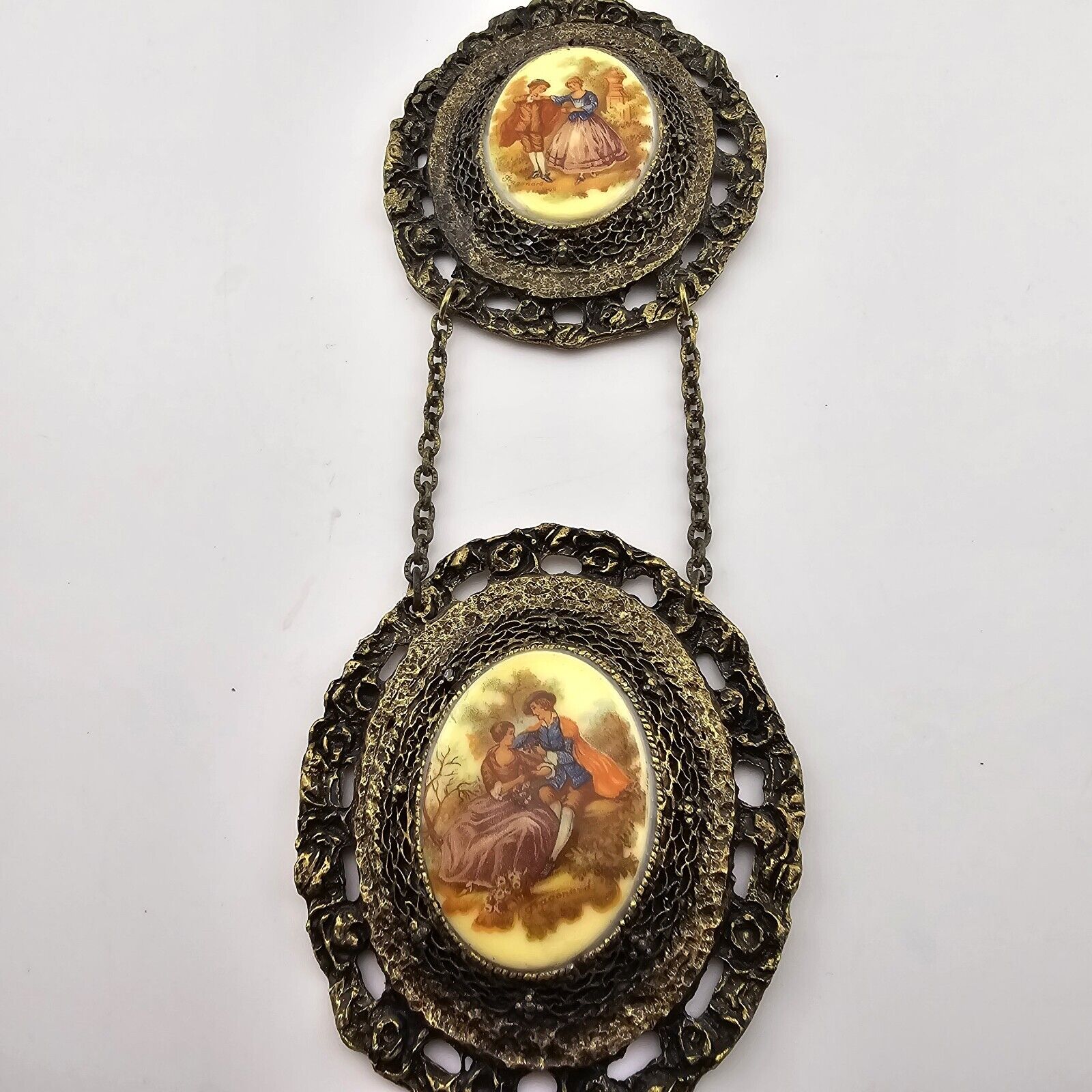 VINTAGE 24K GOLD PLATED CERAMIC CAMEO DOUBLE WALL HANGING