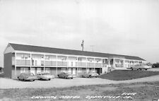Colonial Motel Dyersville Iowa Old 1960's Cars RPPC Photo Postcard picture