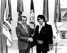 RICHARD NIXON MEETS WITH ELVIS PRESLEY IN 1970 - 8X10 PHOTO (EP-834) picture