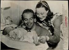 1944 Press Photo William Marshall and Michele Morgan with Newborn Son Michael picture