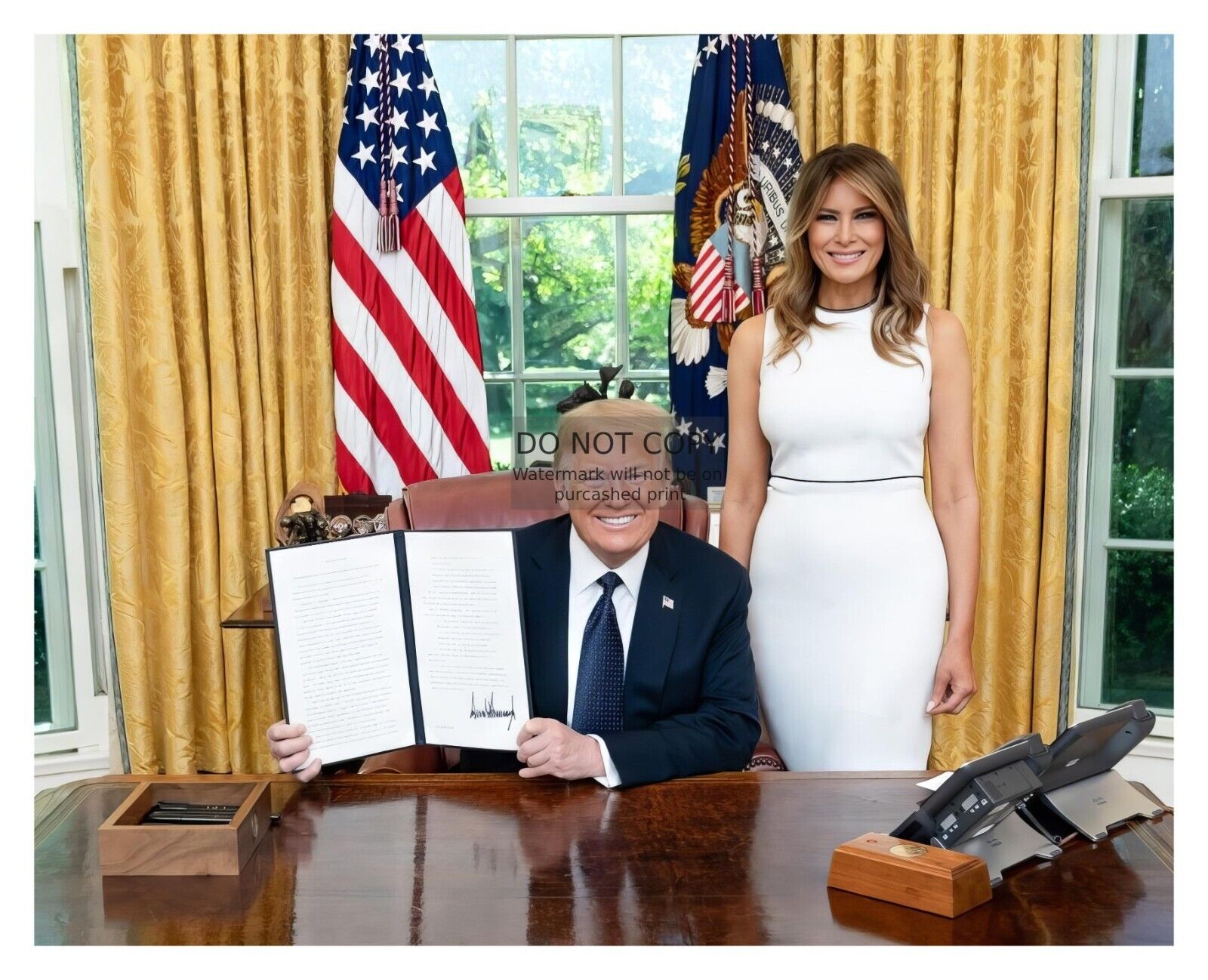 PRESIDENT DONALD TRUMP AND FIRST LADY MELANIA TRUMP IN OVAL OFFICE 8X10 PHOTO
