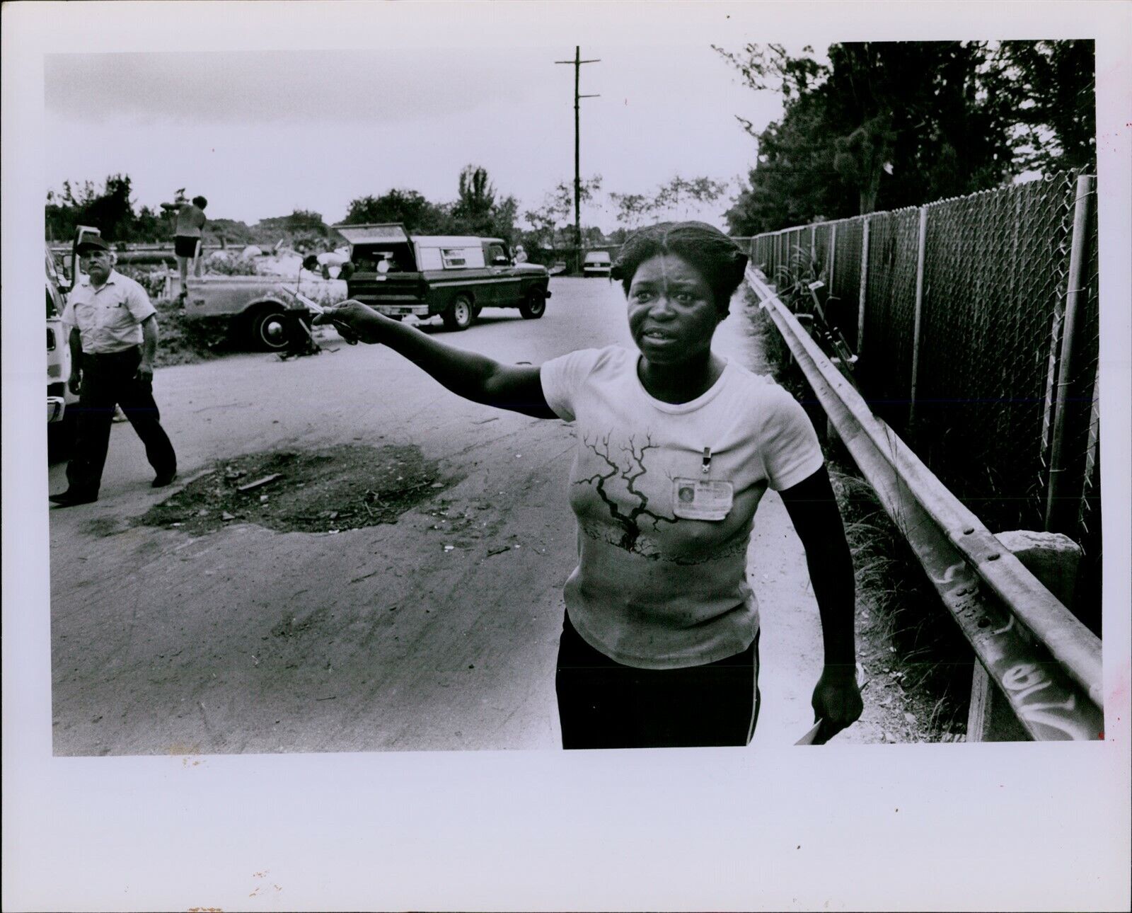 LG822 1981 Original Albert Coya Photo BLACK WOMAN BOSS Trash Dump Supervisor