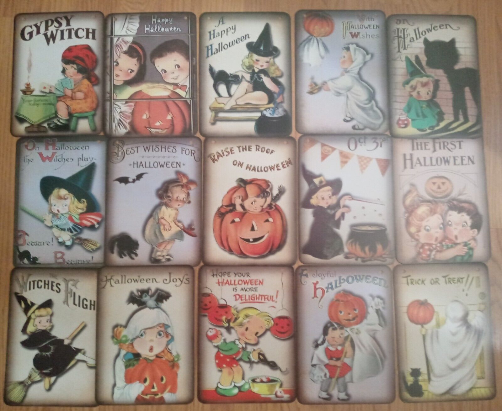 HALLOWEEN VINTAGE STYLE CARDSTOCK BANNER - COMES WITH STRING TO MAKE BANNER