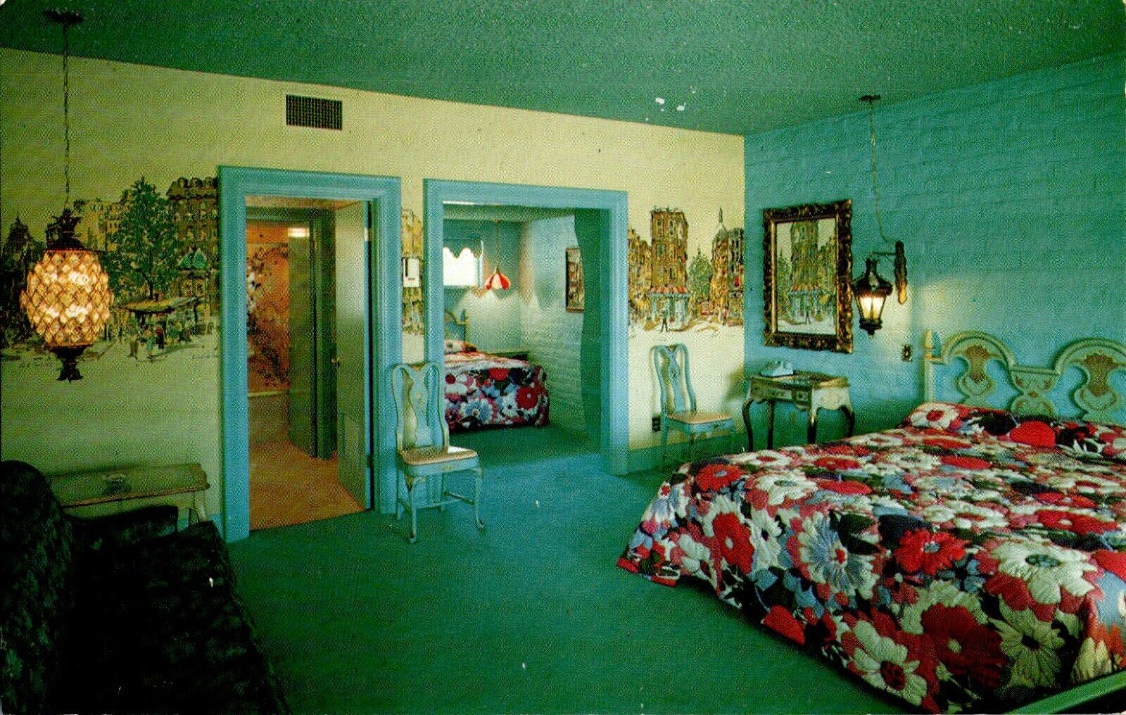 Paris Violets Room, Madonna Inn, San Luis Obispo, California CA chrome Postcard