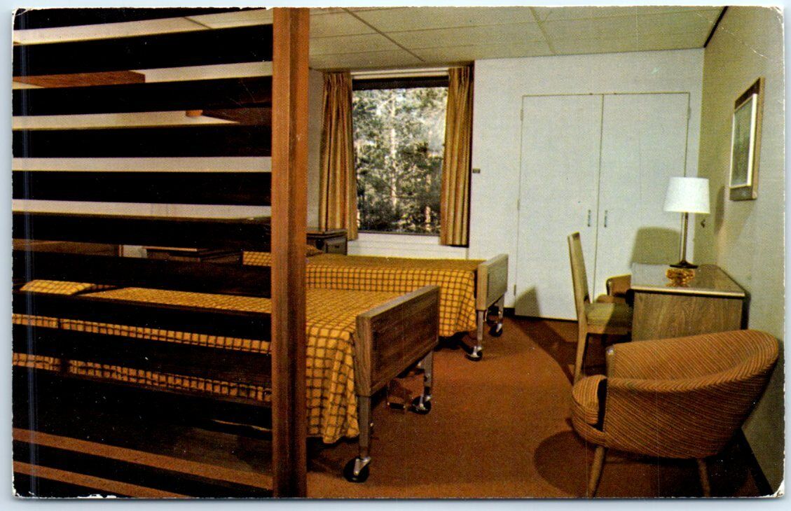 Postcard - Typical patient\'s room, Shouldice Hospital - Thornhill, Canada