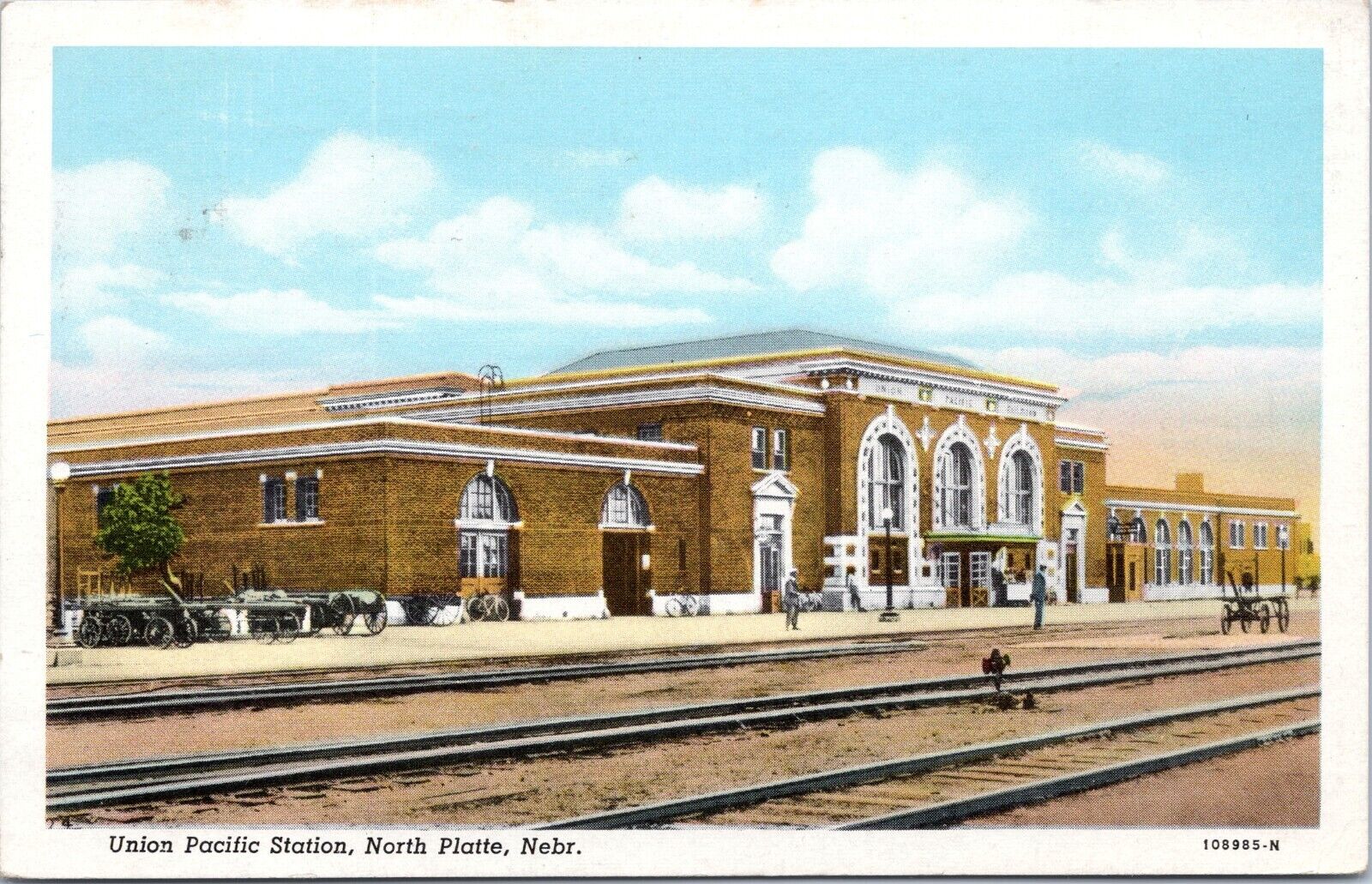 Union Pacific Station, North Platte, Nebraska - 1946 w/b Postcard - Railroad