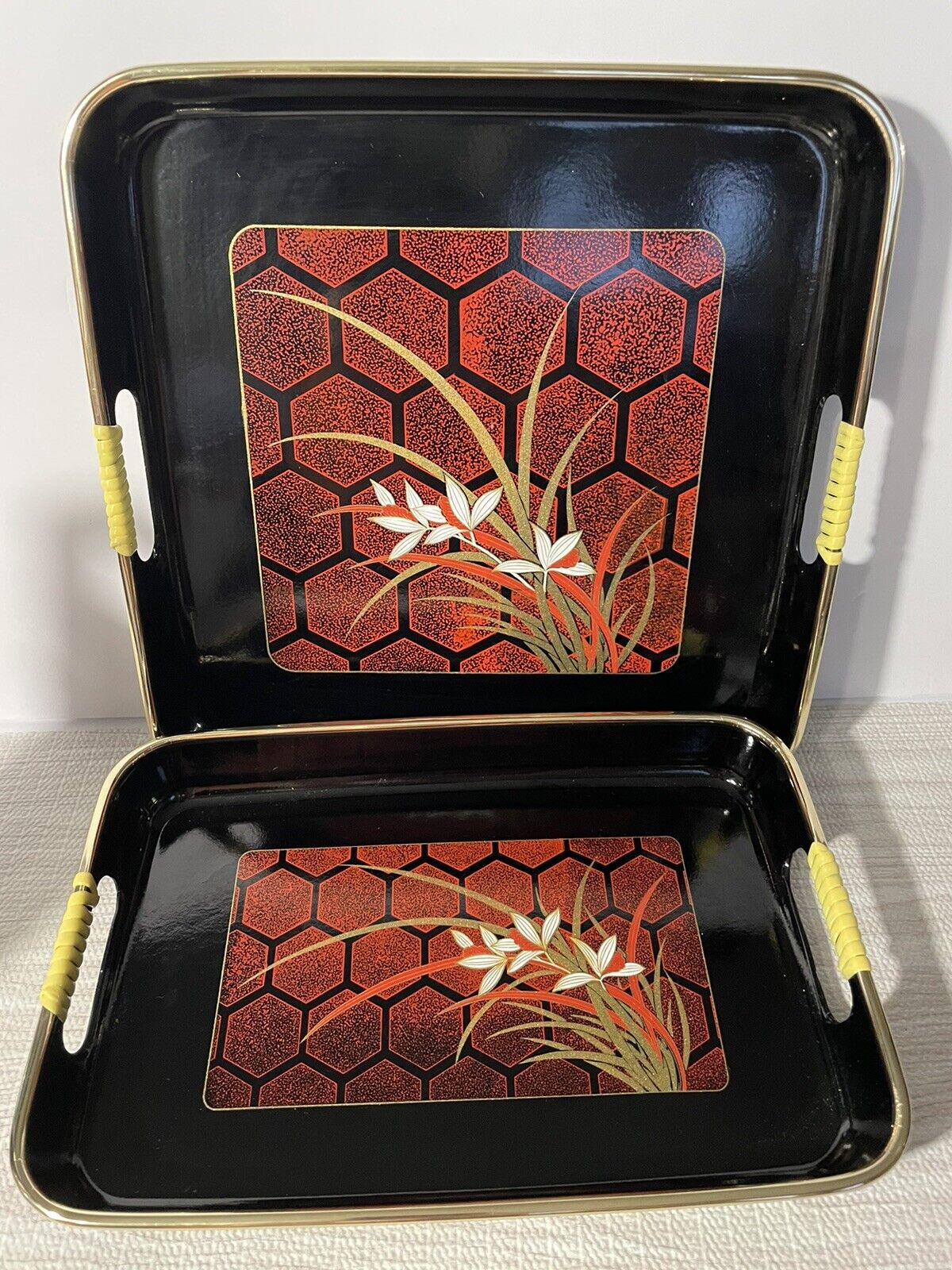 Vintage Lacquerware Set Of 2 Serving Trays Japan Wheat/glass Red Black Gold