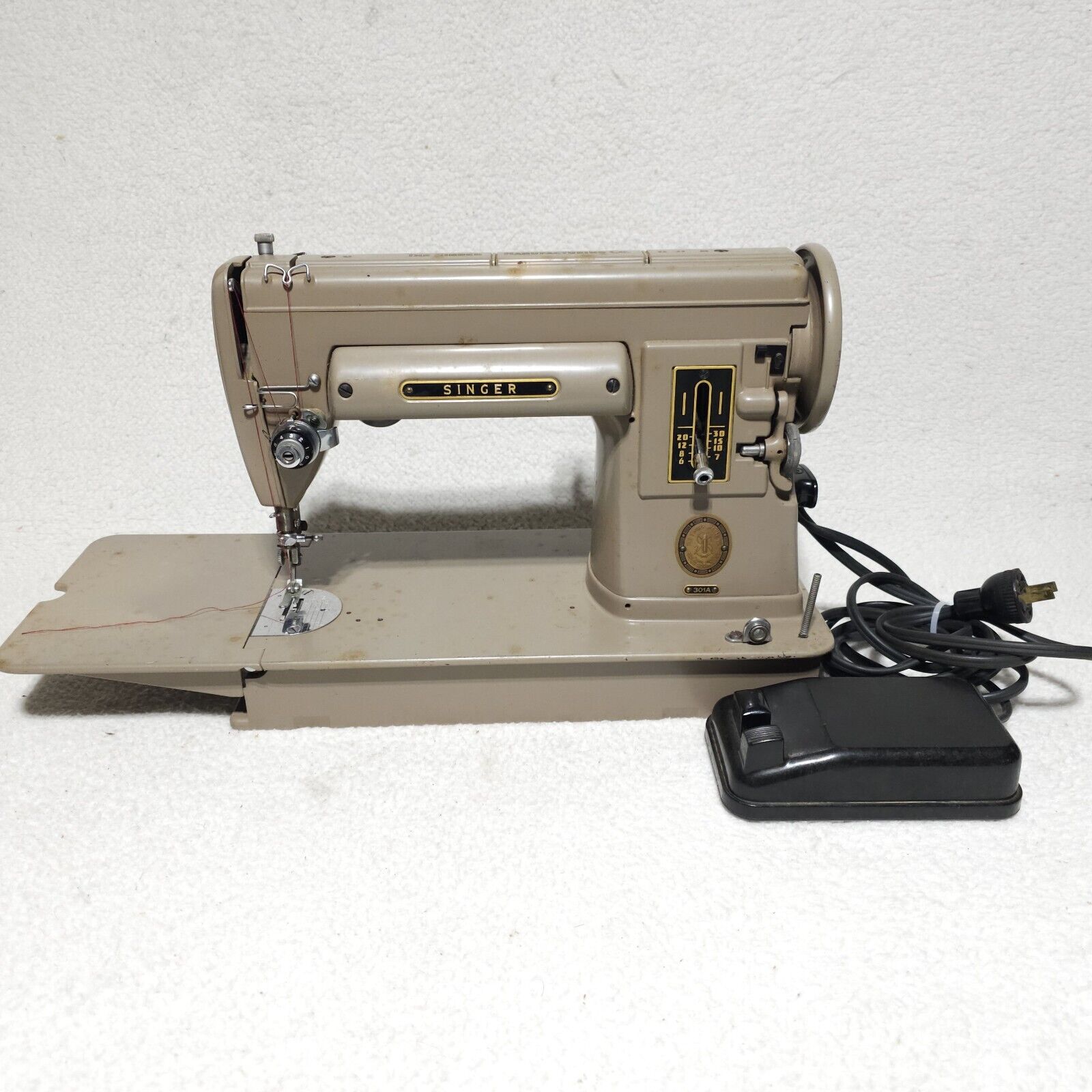 Vintage 1954 Singer 301A Heavy Duty Sewing Machine. Tested