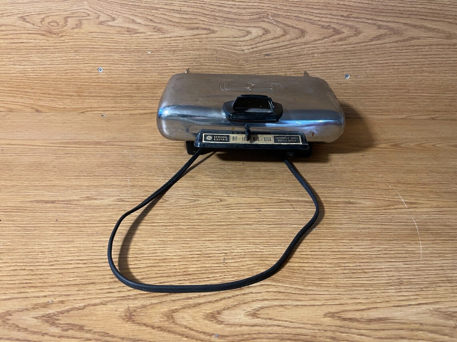 Vintage GE General Electric Automatic Grill Waffle Iron Baker