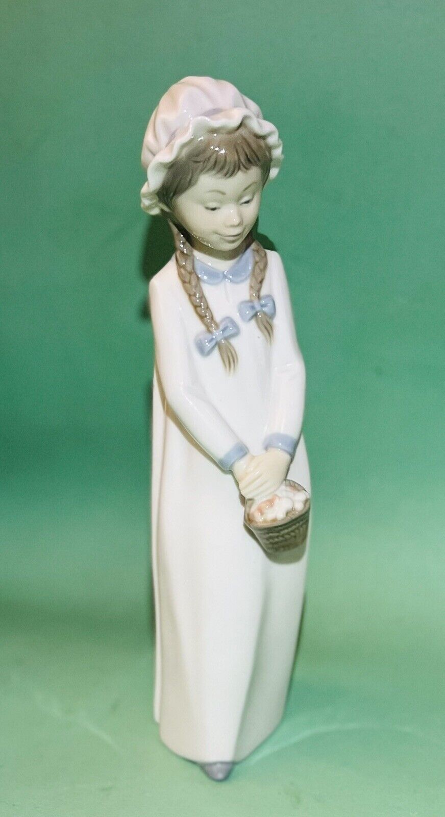 Lladro Nao Girl with Basket of Sweets Gloss Finish Porcelain Figurine 0597