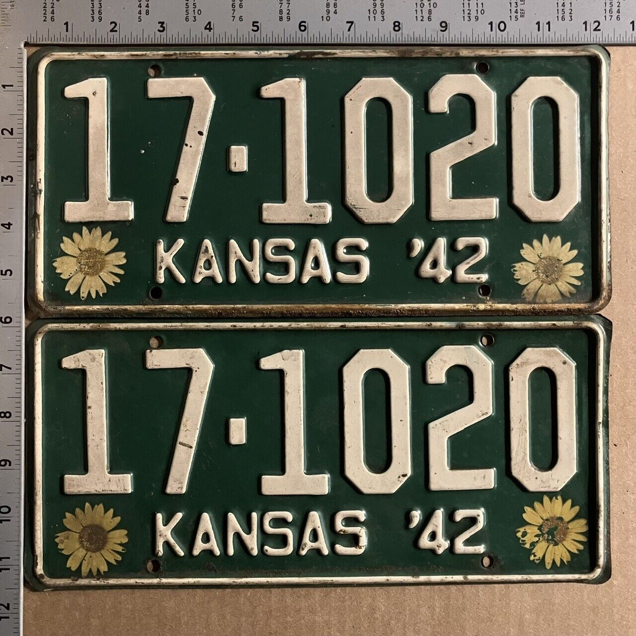 1942 Kansas license plate pair 17-1020 Bourbon excellent FLOWERS 11172