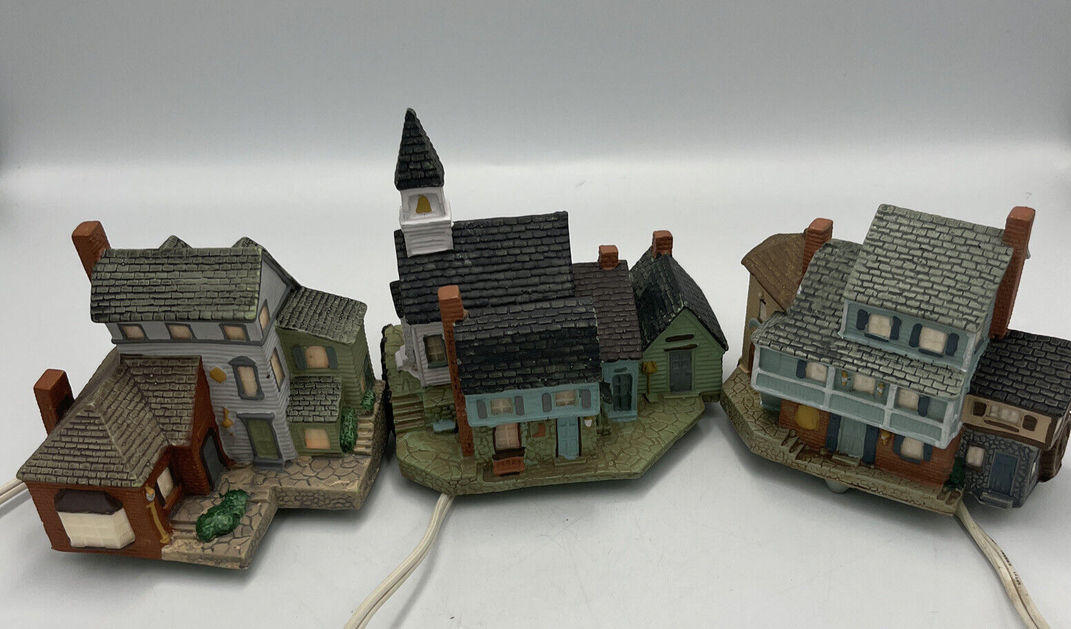 (3) Avon 1989 Early American Light-Up Village Collection 1 Church,2 Houses - EUC