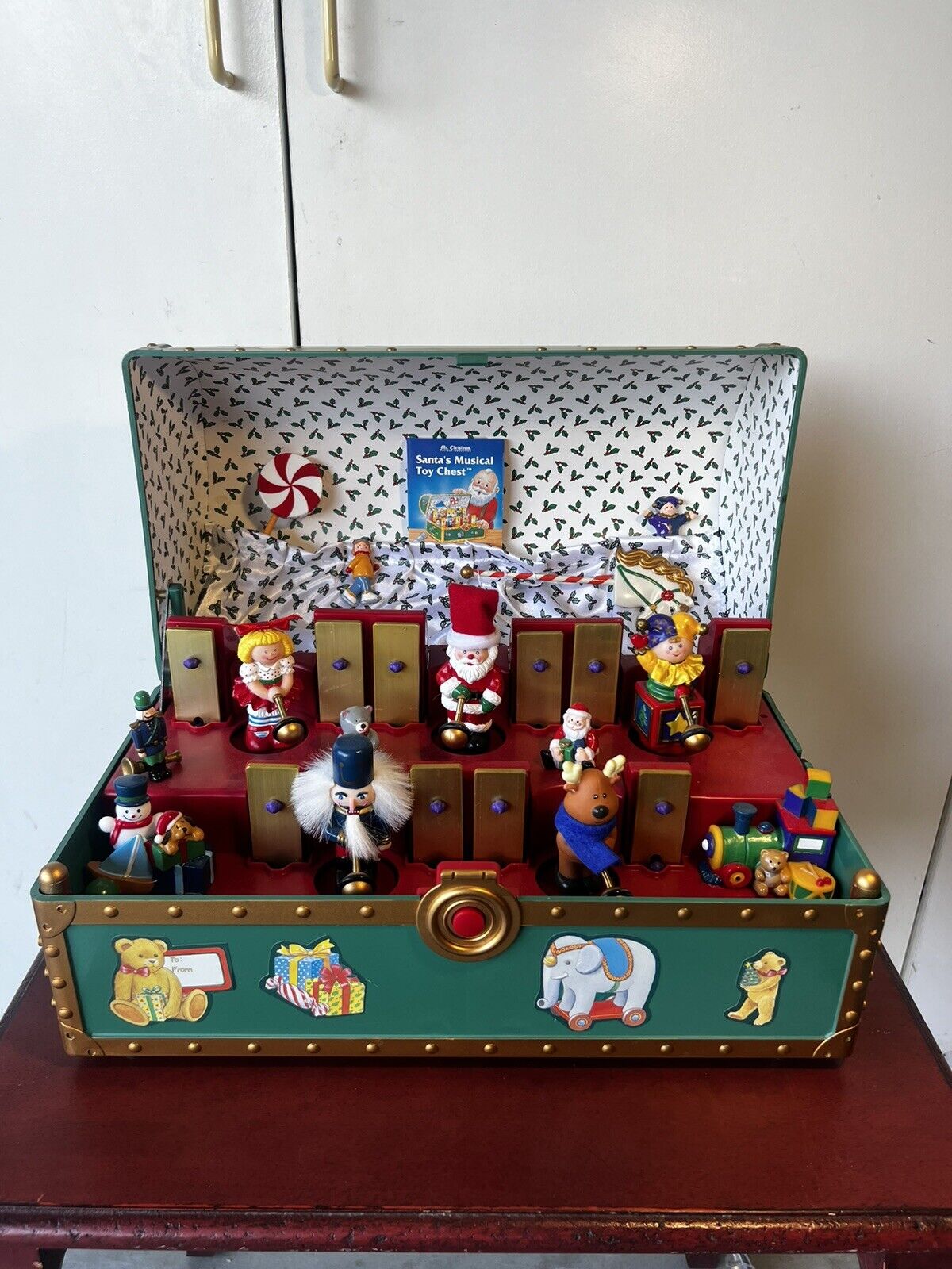 Mr. Christmas Santa's Musical Toy Chest 1994 Animated 35 Songs Works *See VIDEO*