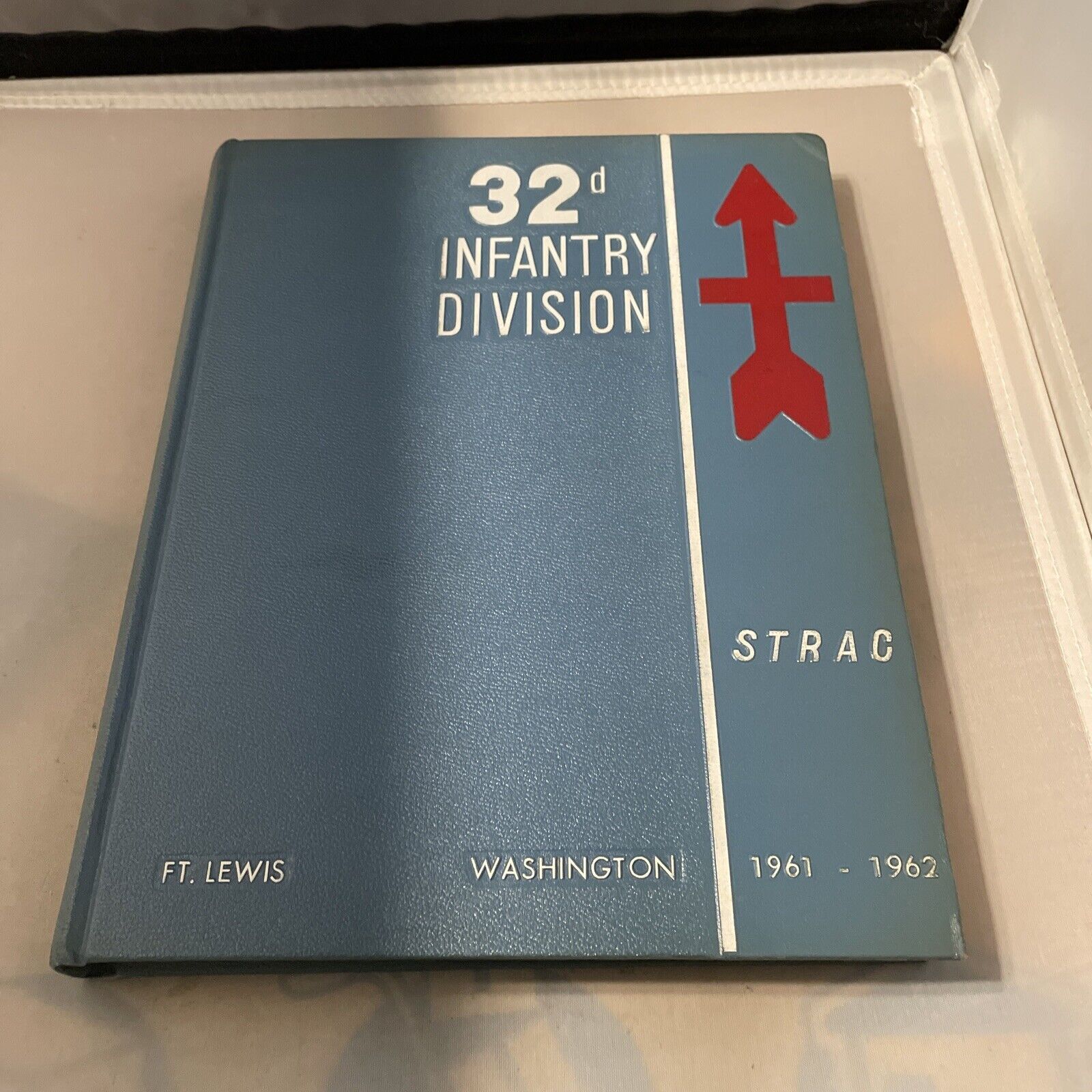 1961-62 US Army 32nd Infantry Division Yearbook Fort Lewis Washington STRAC