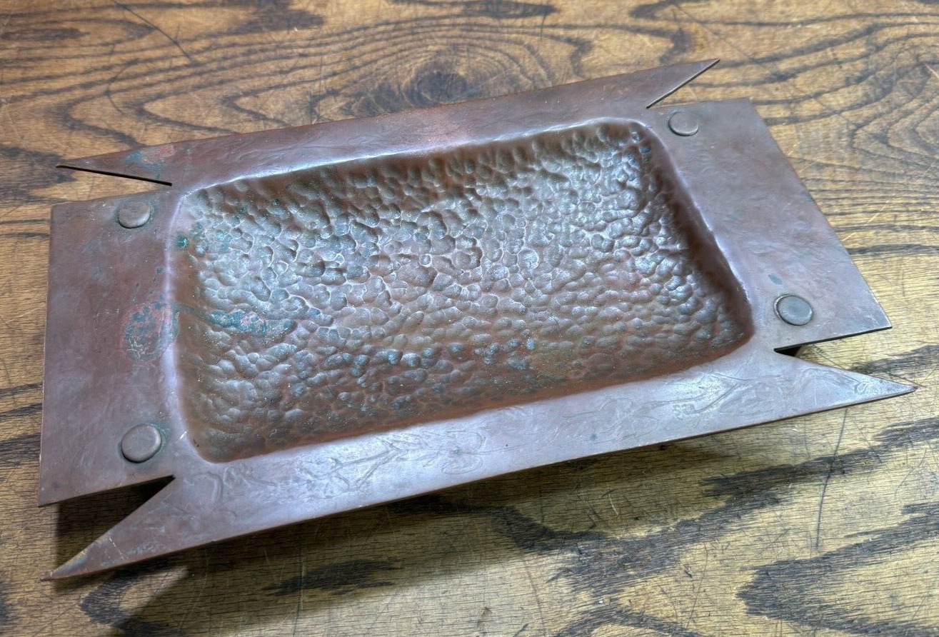 Antique 1900s Hammered Copper ARTS & CRAFTS Tray / Center Piece / Jewelry ~ Coin