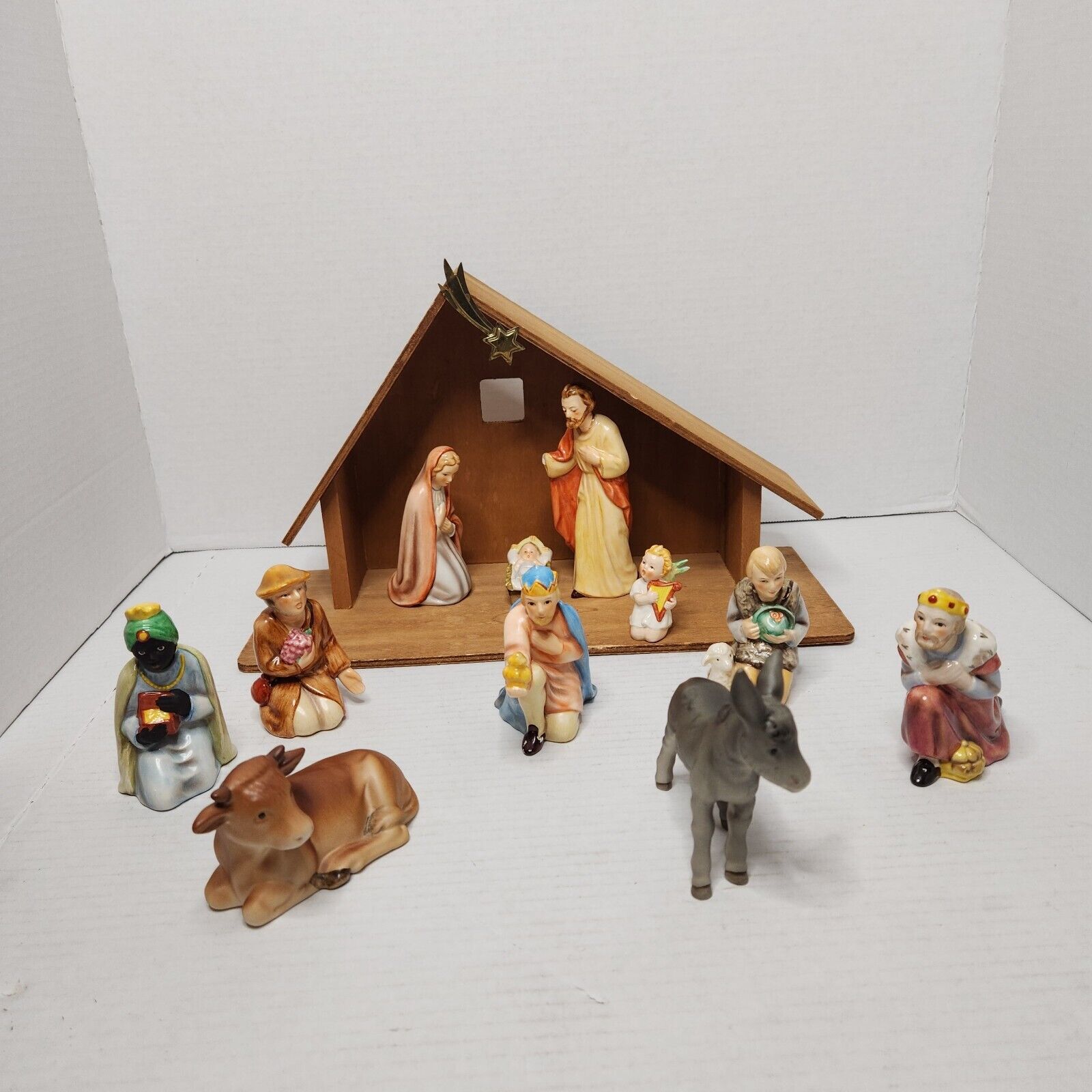 Goebel Hummel Vintage Nativity Set With Wooden Stable + Star 12 PC READ