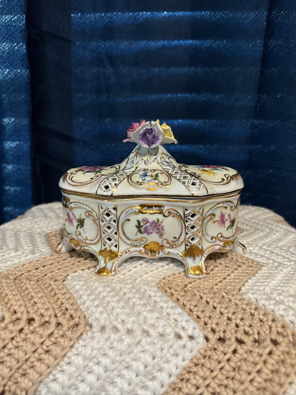 RARE Beautiful Antique 10” Large Fine Porcelain Potpourri Box w/Roses.