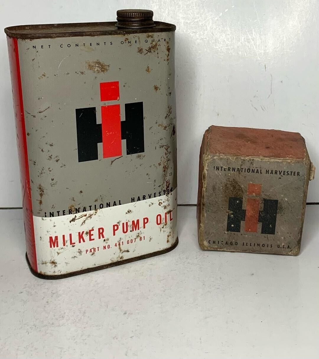 60s VINTAGE INTERNATIONAL HARVESTER MILKER PUMP OIL   QUART Oil Can *w/EMPTY BOX