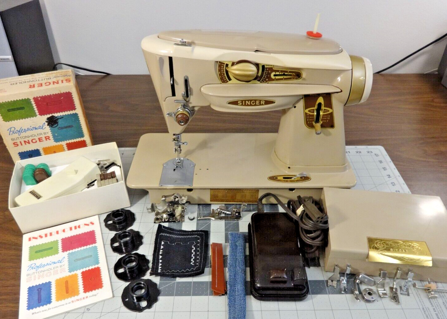 Mid-Century SINGER 500A ROCKETEER Gear Drive Sewing Machine w/ Extras - SERVICED