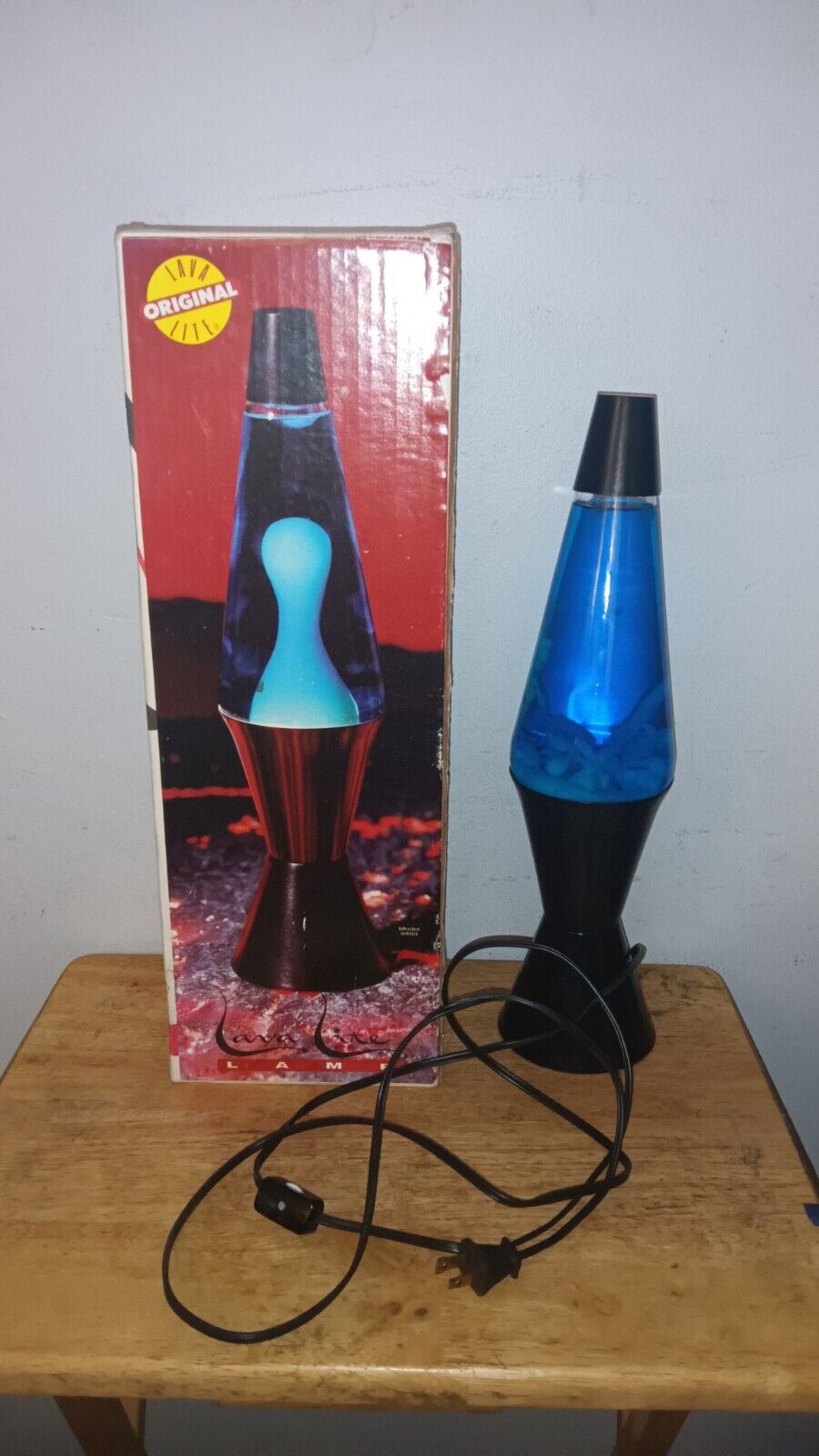1990 ORIGINAL LAVA LITE MIDNIGHT BLUE MODEL #8403 LAMP
