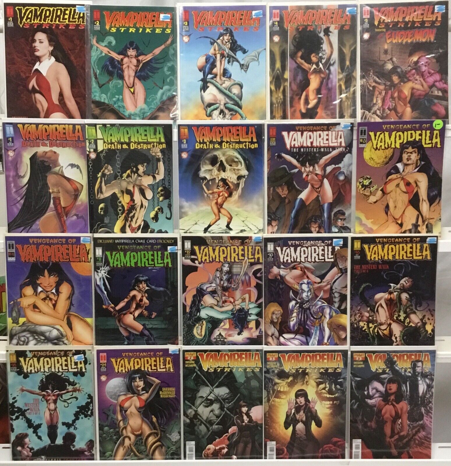 Harris Comics / Dynamite - Vampirella - Comic Book Lot of 20 Issues