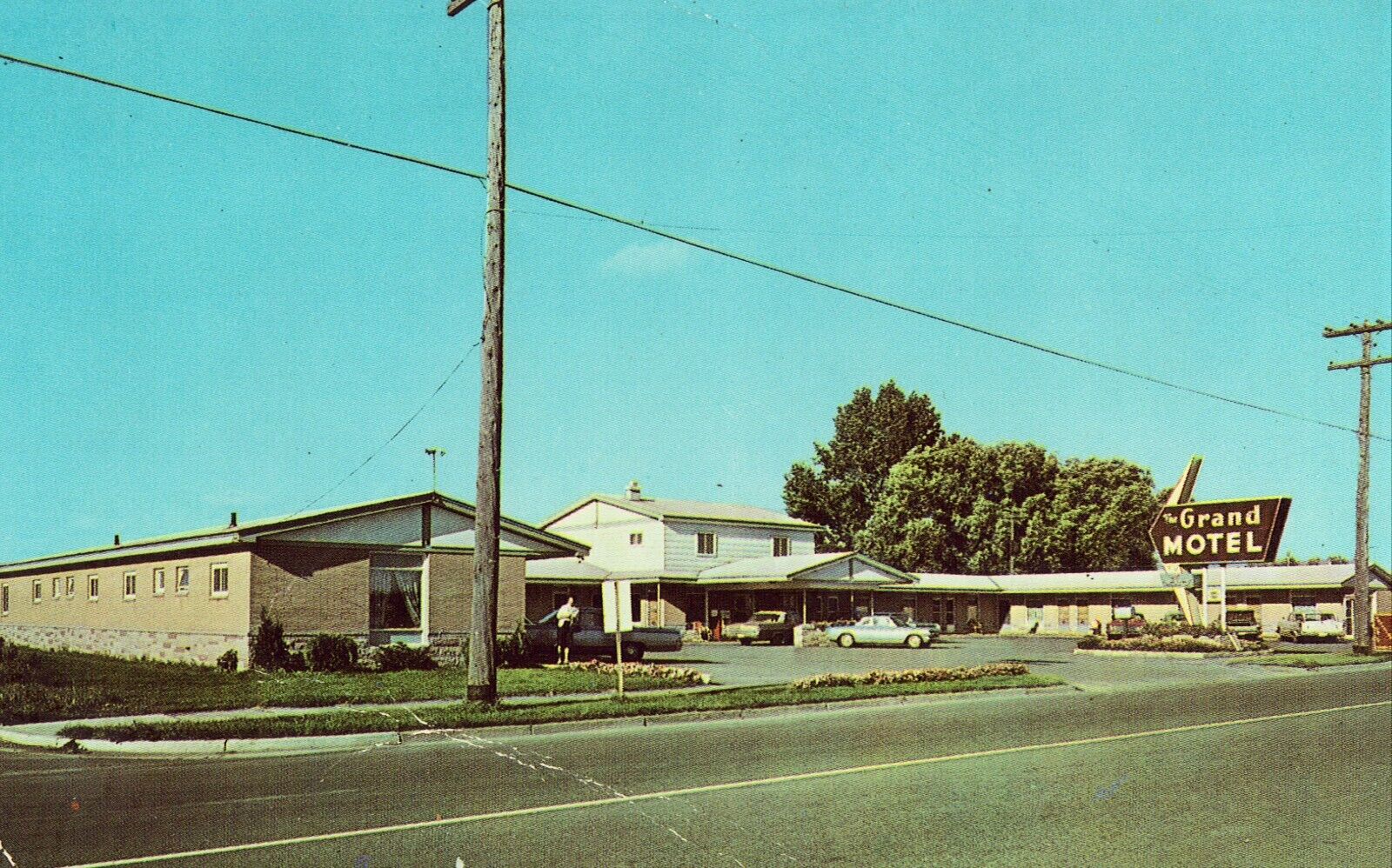 Grand Motel - Sault Ste. Marie, Michigan Vintage Postcard