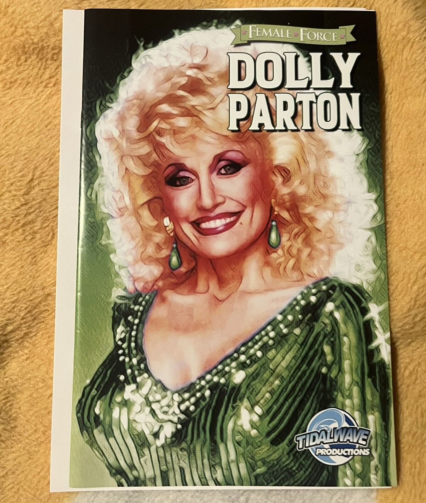 Female Force: Dolly Parton Hardcover comic book, Green Dress