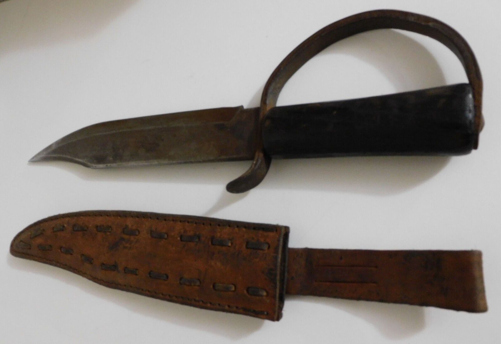 Vintage Knife D-Guard Clip Point Bowie, black wood handle, steel blade